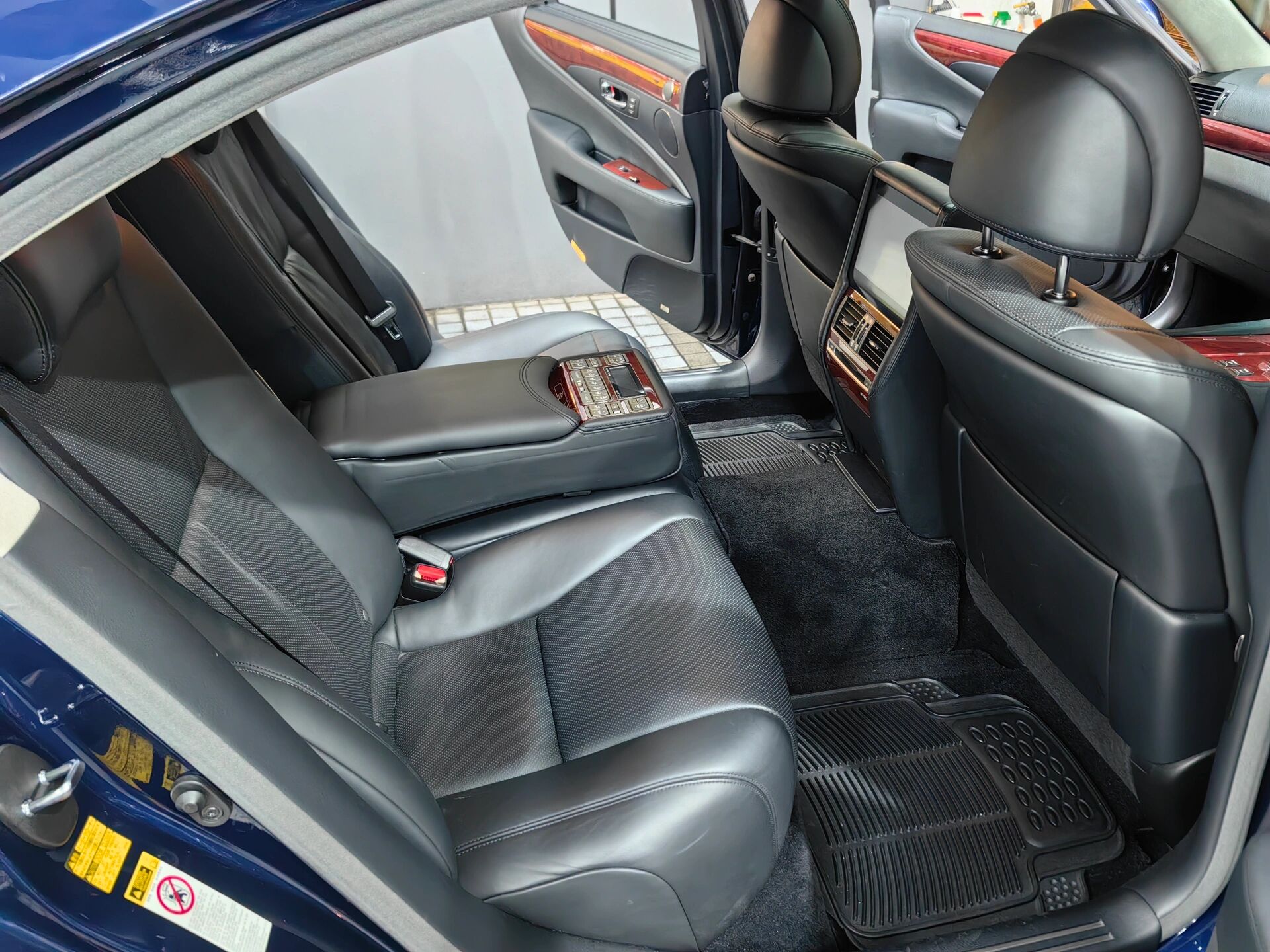 12年款雷克萨斯ls460 7万公里 内饰新颖 v8双涡轮发动机 435马力 马克