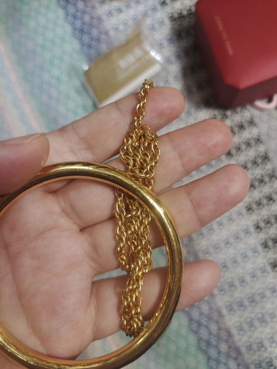 为什么黄金颜色不一样 为什么有些黄金发白.有些黄金黄一点.