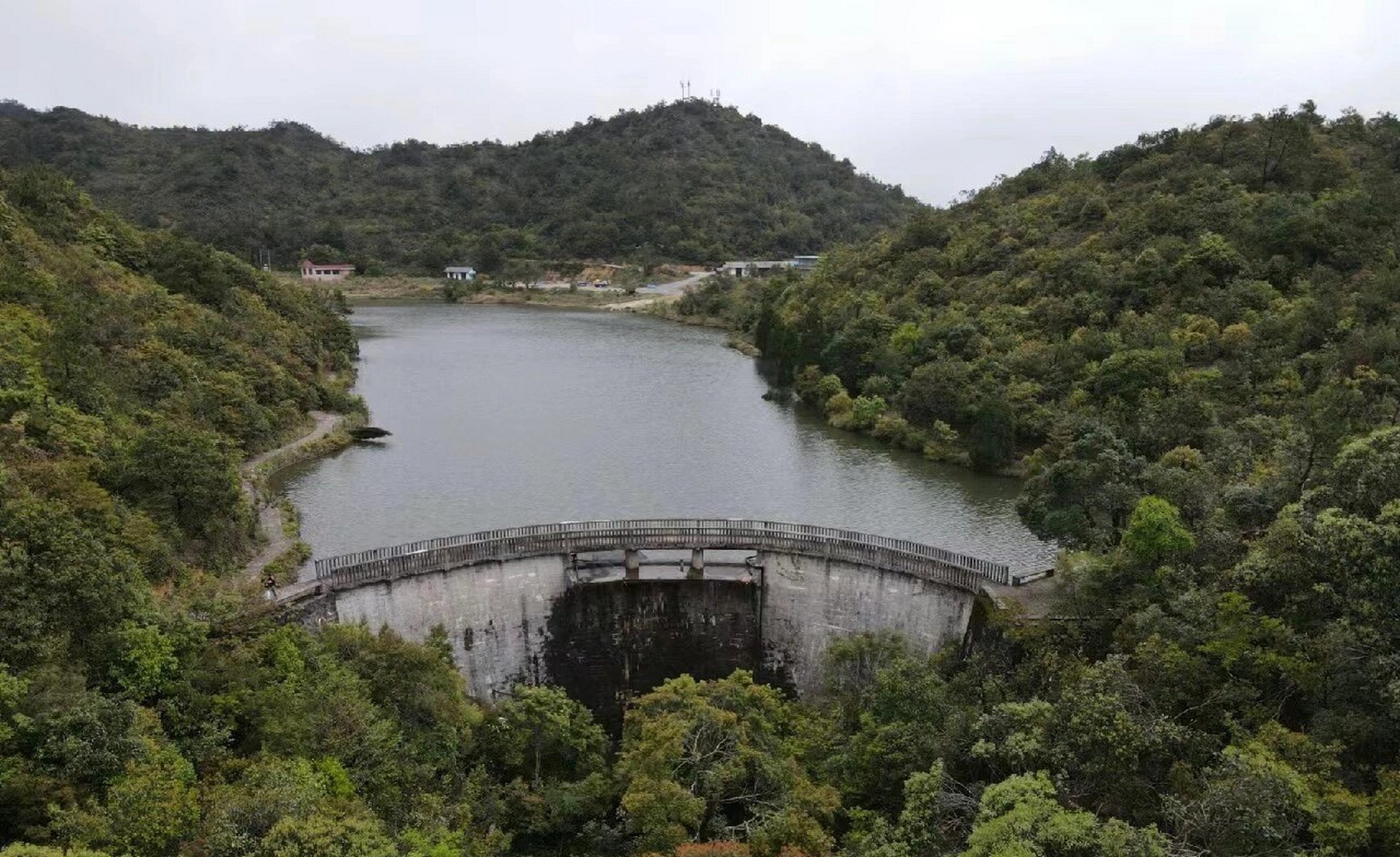 大田象山 一个被遗忘的风景胜地,在山上的湖,在深林里的庙,在湖边搭个