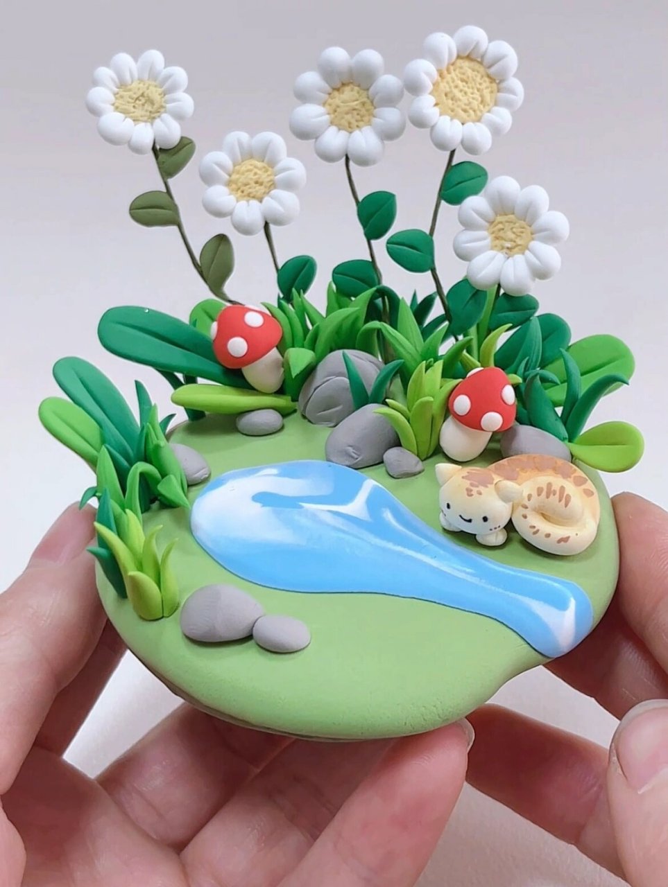 一个粘土小摆件 适合夏日的车载摆件