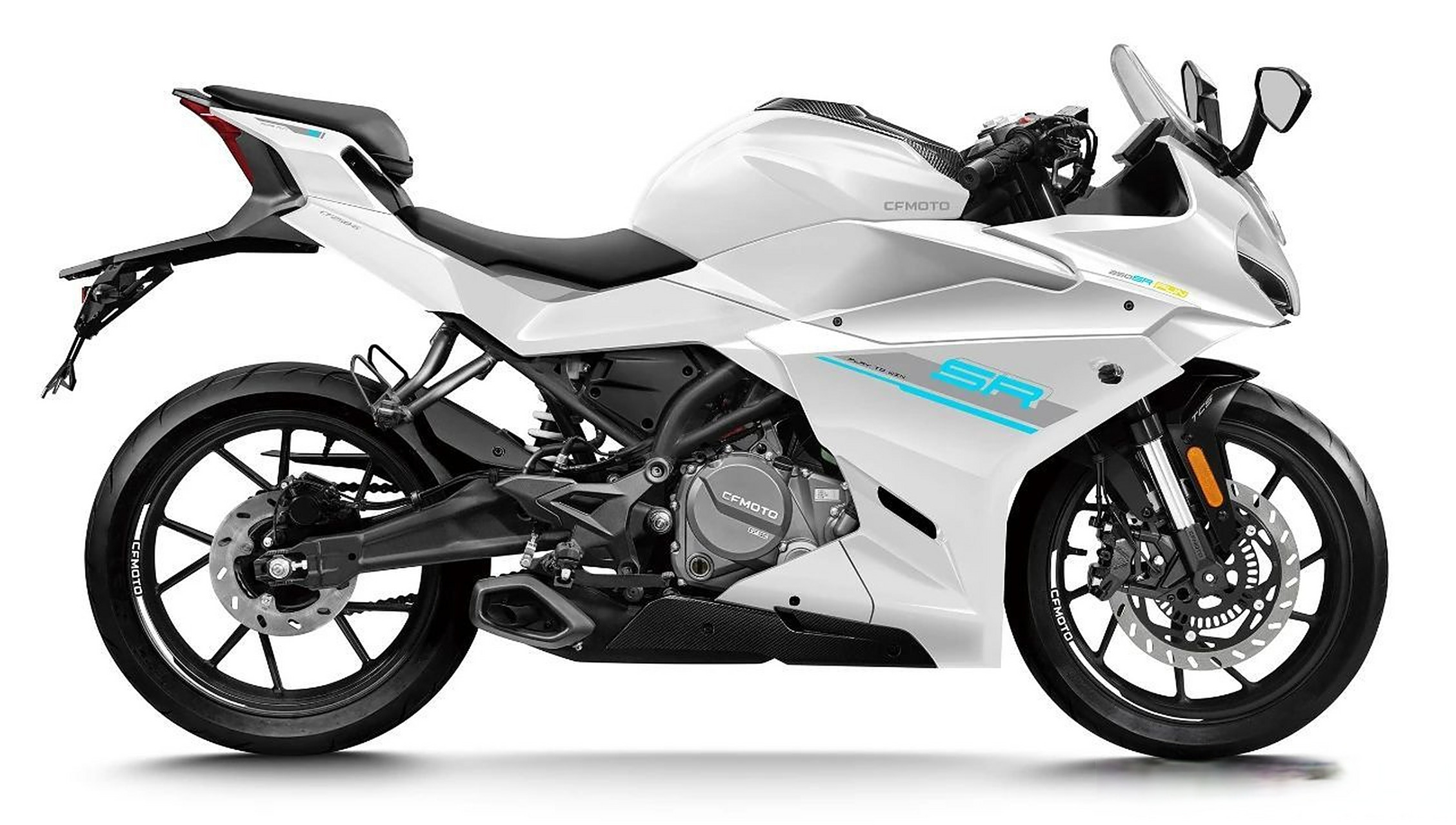 5kw/9750rpm,相比普板的春风250sr座高有所下降,150身高可轻松驾驭