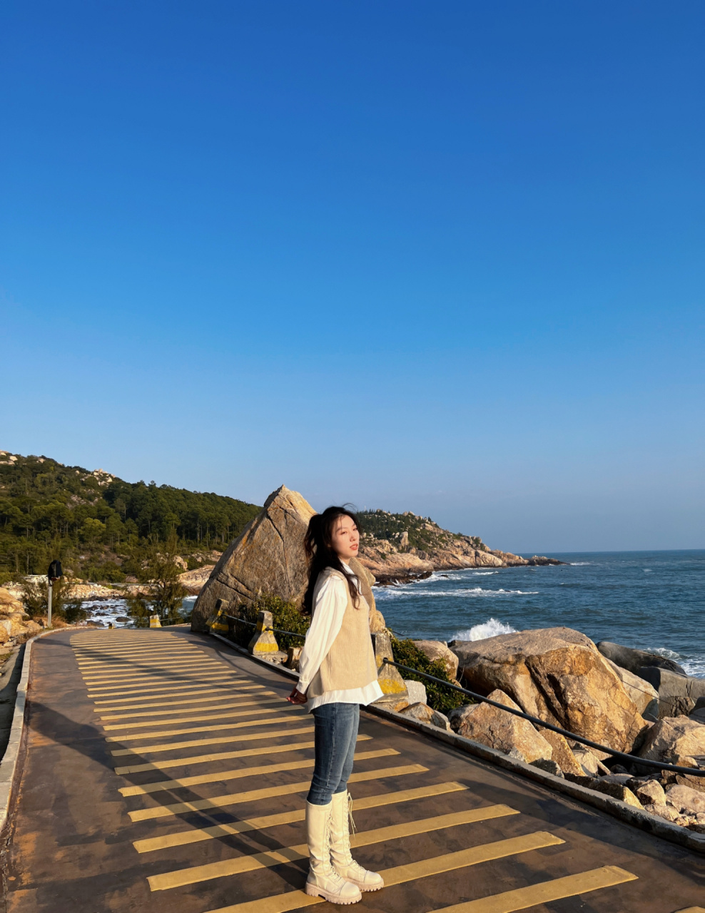 惠州双月湾海龟岛 16615海龟岛98   见p123 沿着栈道漫步在海边