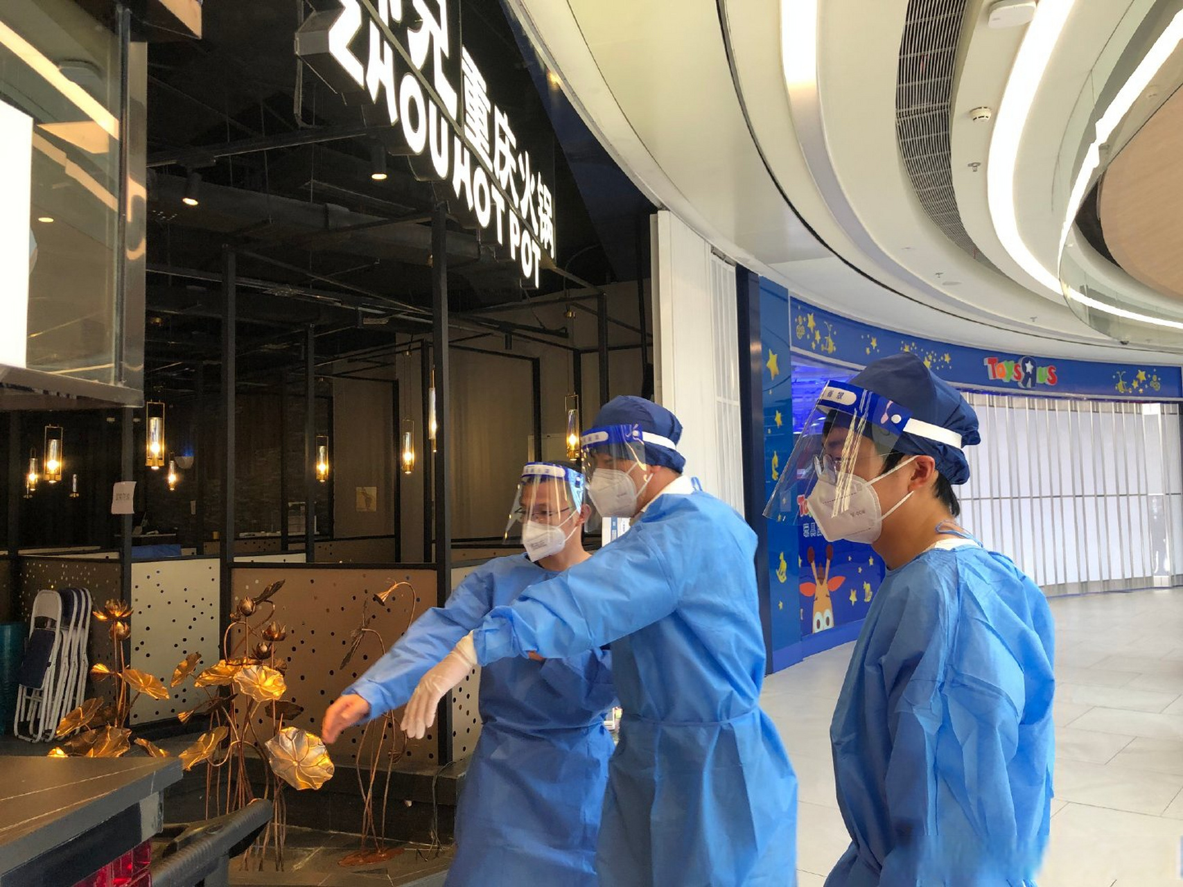 嘉定区市场监督管理局南翔所近期对印象城内的特种设备,餐饮单位和