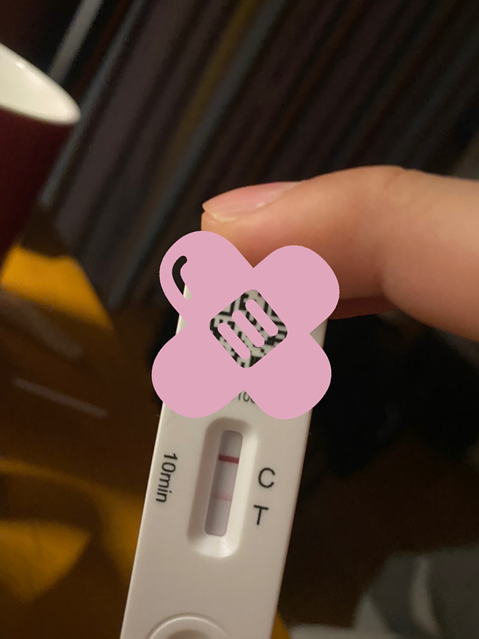 抗原 两条杠 大前天和一个朋友吃了饭, 前天开始嗓子痒, 昨天早上那个