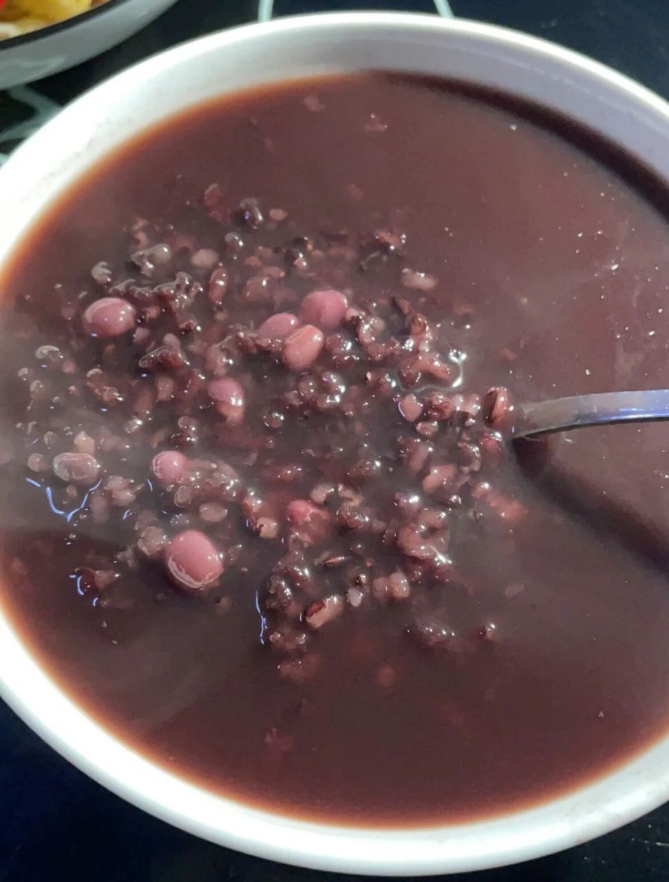 黑米红豆薏米粥,祛湿除寒 食材95 黑米60g,薏仁米40g,红豆100g 做法