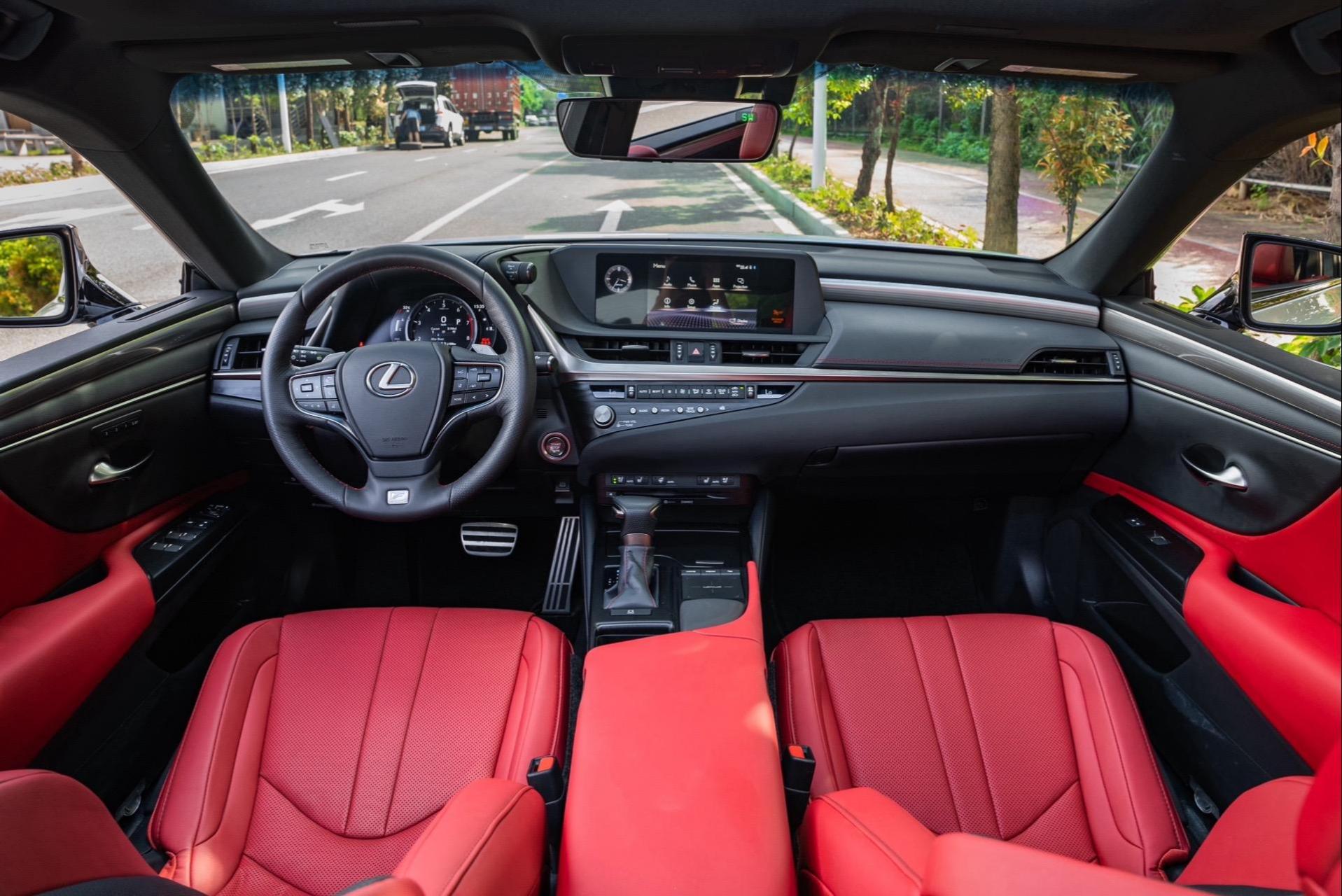 2022款 雷克萨斯es250 四驱运动 加版 2.