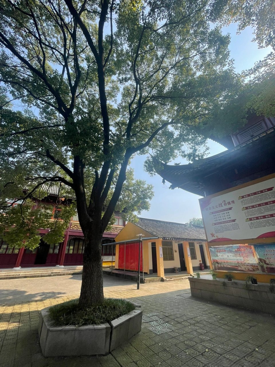 走遍寺庙之—无锡净慧寺【12】 净慧寺位于无锡市新吴区新安街道新安