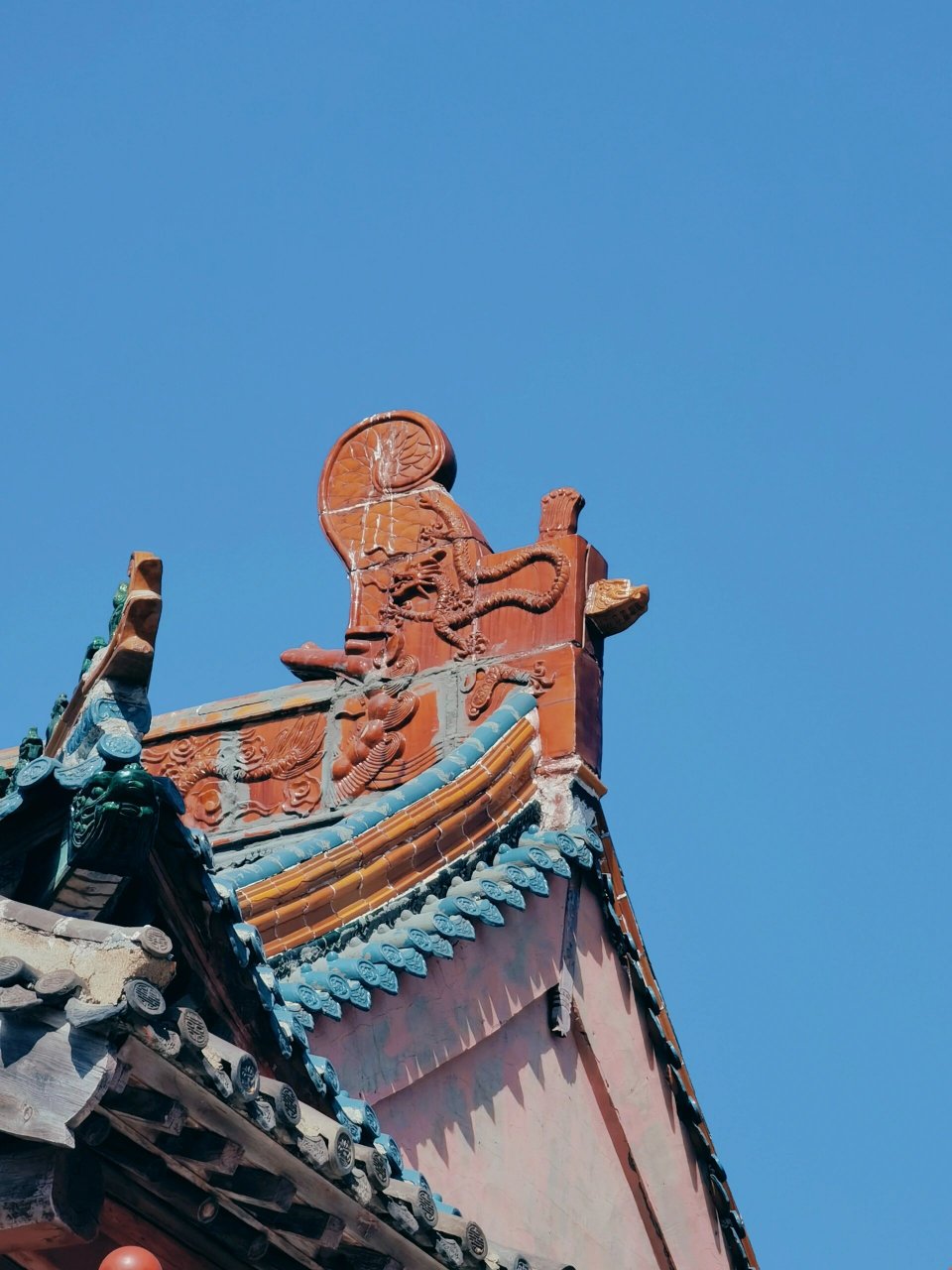 卧龙山,坐落在唐山市遵化市娘娘庄下峪村.