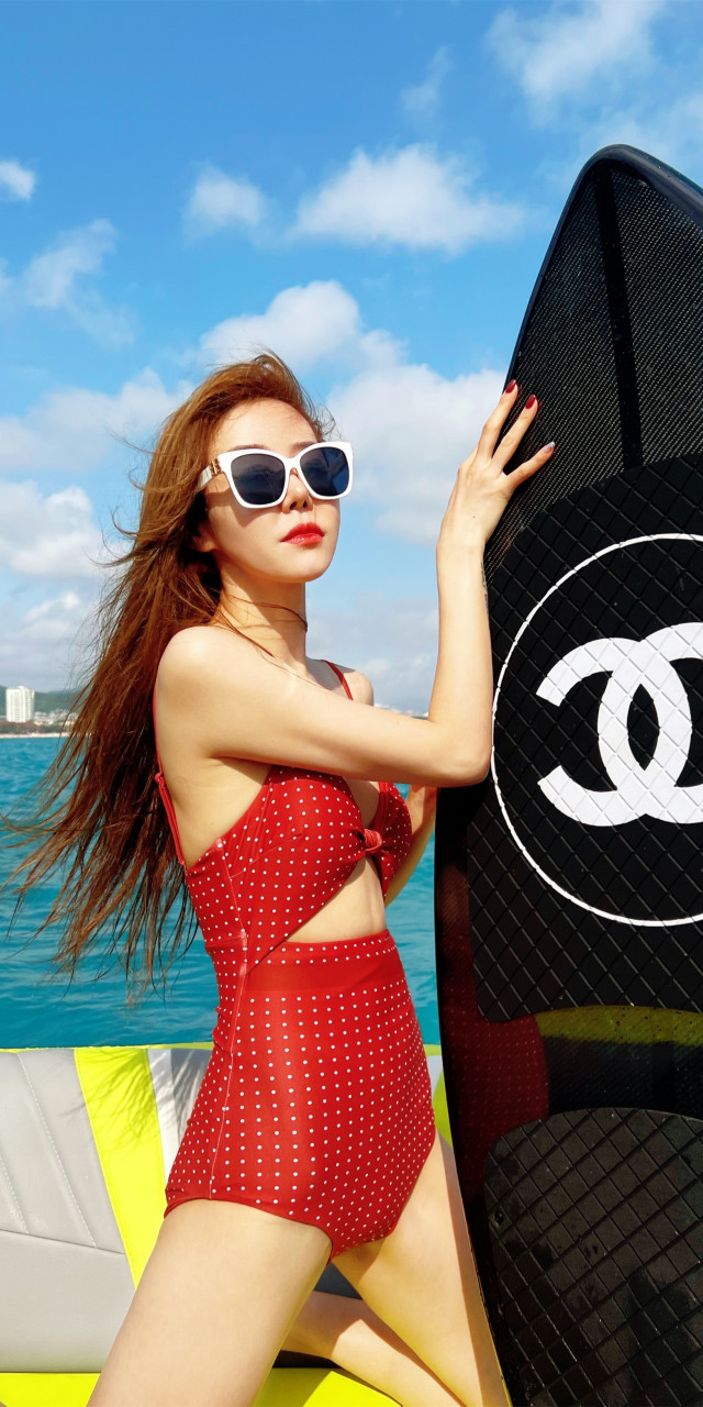 安又琪泳装写真壁纸,好身材活力满满