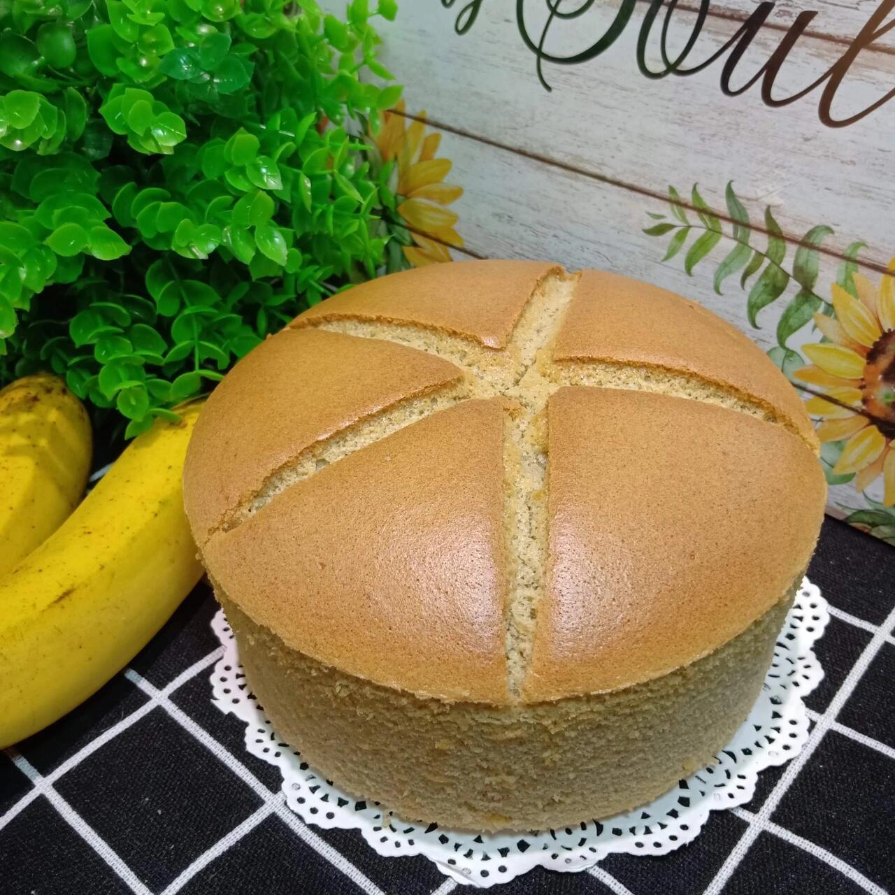 4款香蕉糕点食谱94香蕉真的很百搭  材料:鸡蛋-3粒,香蕉-1根,牛奶35