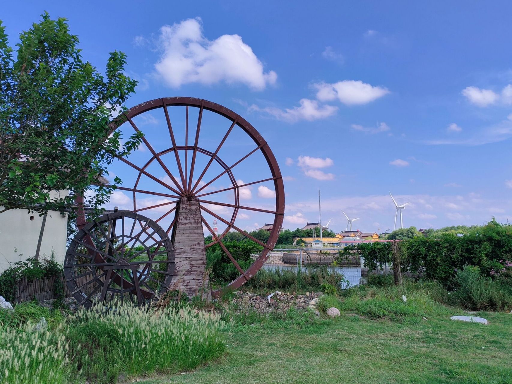 如东游之小洋口风景区 大风车发电机呼呼地旋转,大海却躲在远远的天边