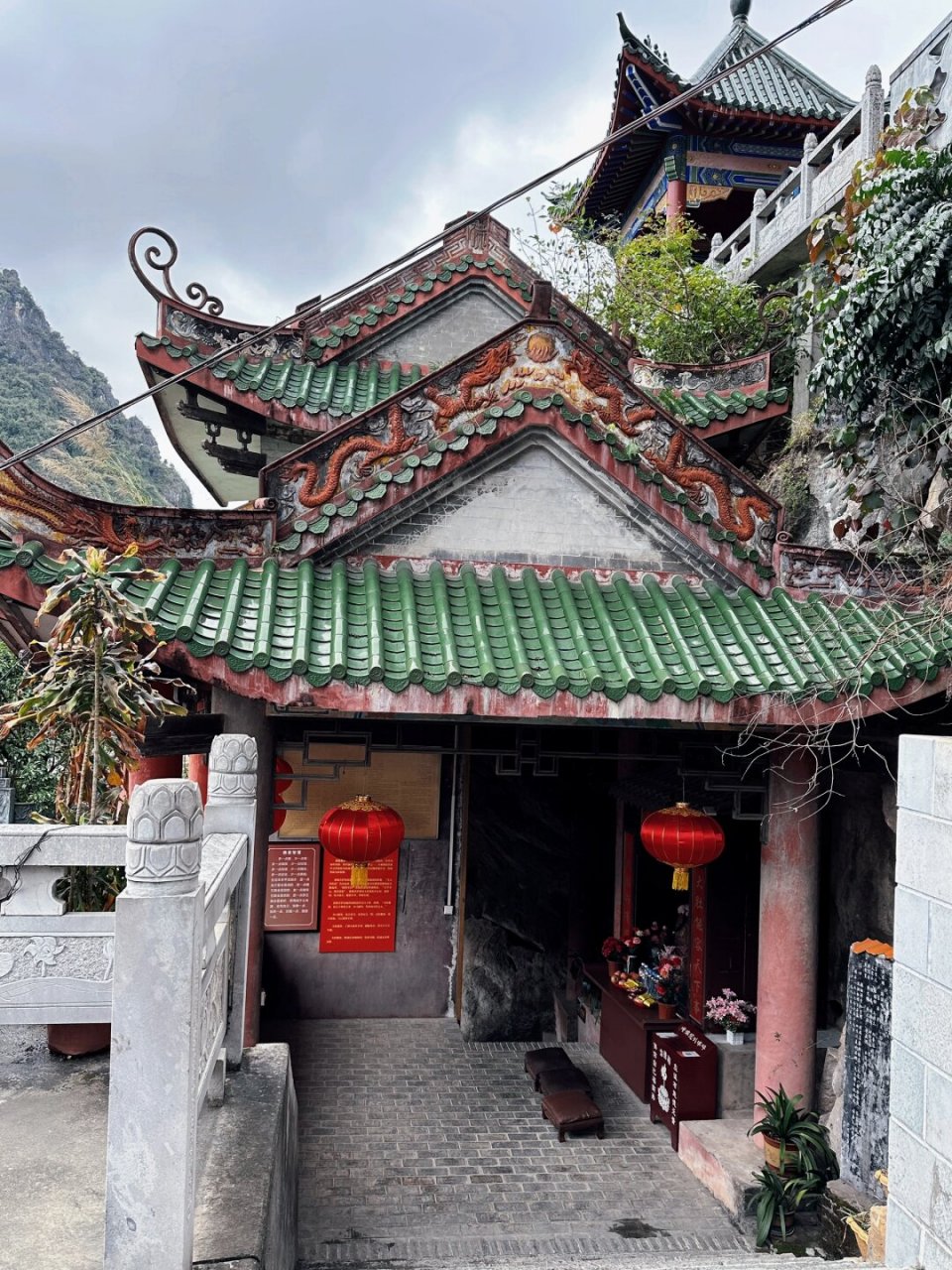 几十年没去过的荔浦鹅翎寺,小时候跟爸爸常去,那个时候还没有重建