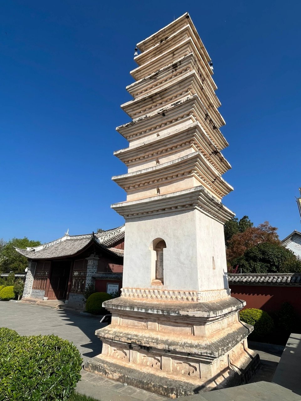 等觉寺及双塔|巍山 等觉寺位于巍山县南诏镇,主殿太阳宫规模宏伟,是有