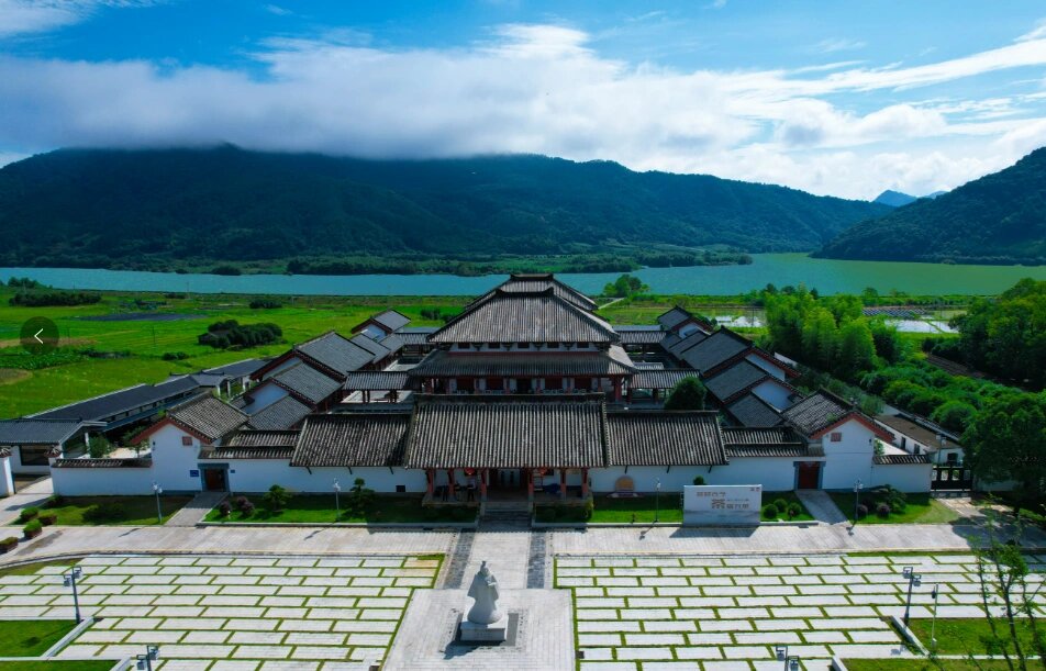 闽越王城国家考古遗址公园,又称古粤城,城村汉城,位于武夷山市兴田镇