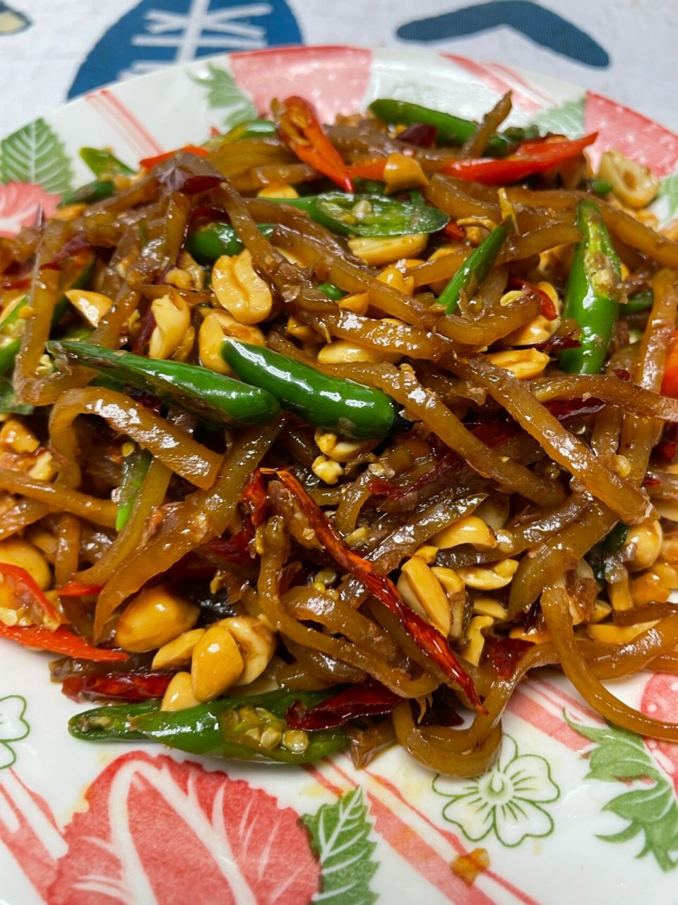 辣炒疙瘩丝 必备下饭神器 众所周知的下饭神器,炒咸菜,也就是疙瘩丝.