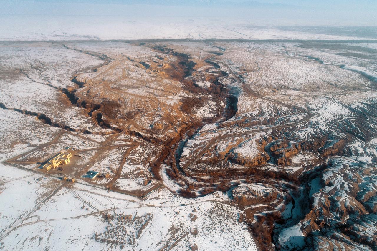 新疆哈密白杨沟佛寺遗址的地位是很高的:是唐代佛教兴盛时期的大型