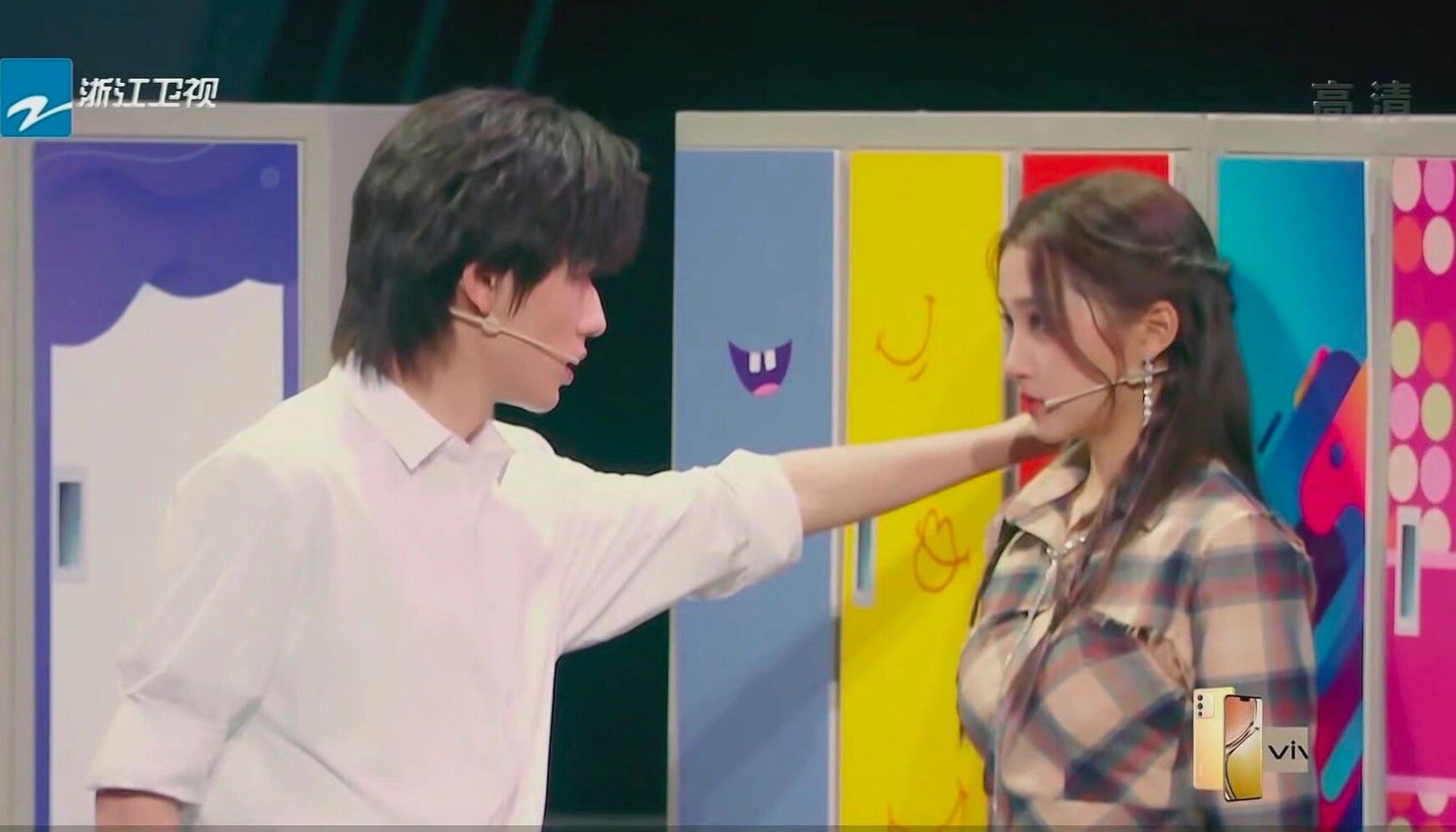 宋亚轩你这不是壁咚,正确示范看后面(图2) 我要被这一期《王牌》笑死