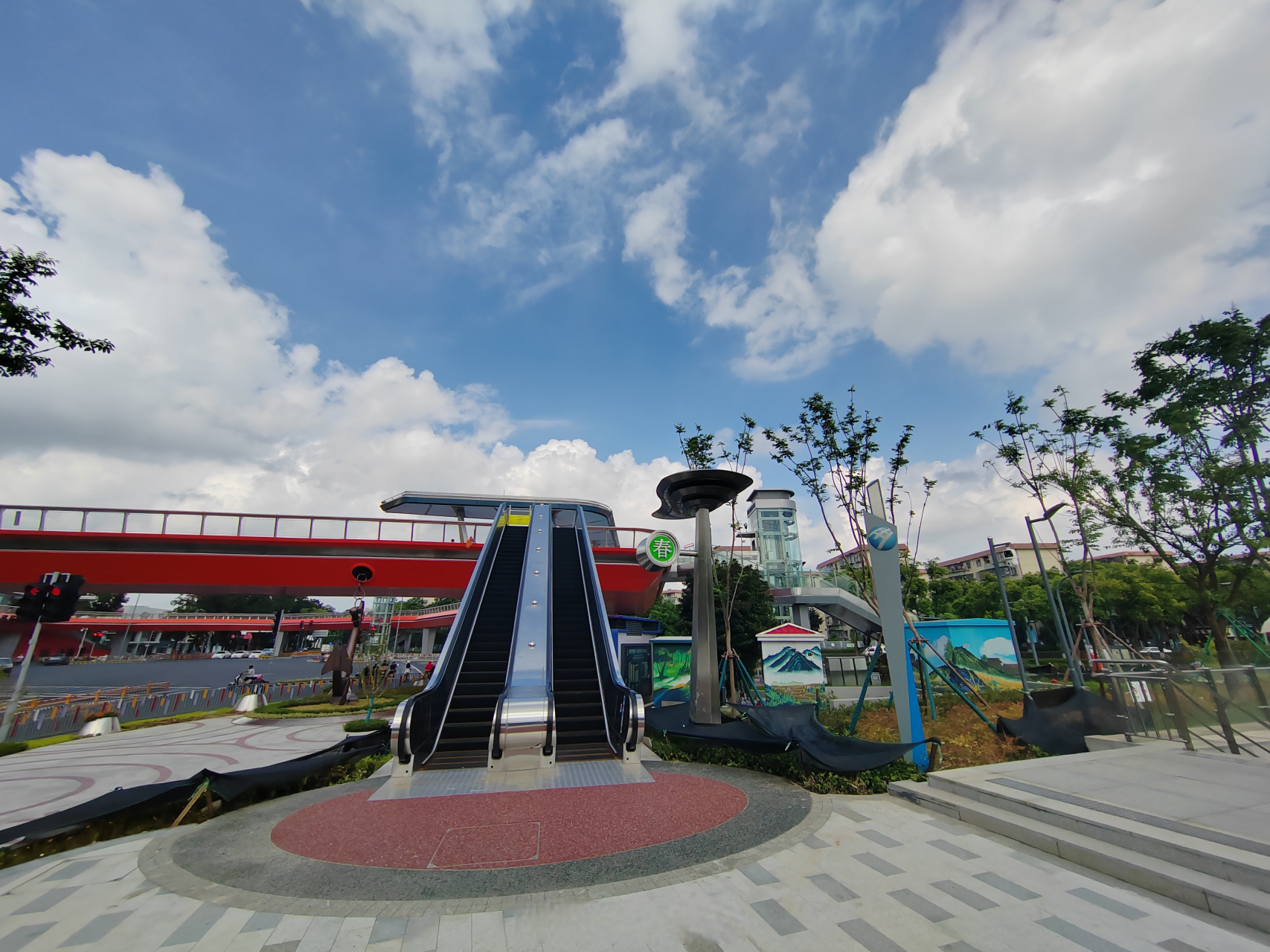 【儿童公园边上的人行天桥投入使用】#宁波新闻#  中兴路与兴宁路交叉