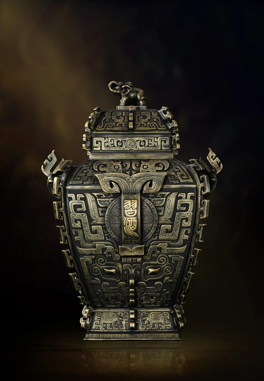 "山河万象"原型为方罍之王"皿方罍","罍"为盛酒所用酒器,现藏于