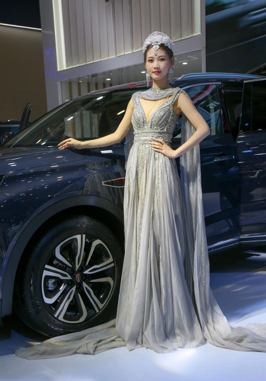 【情报员拍客团|香车美女迷人眼!