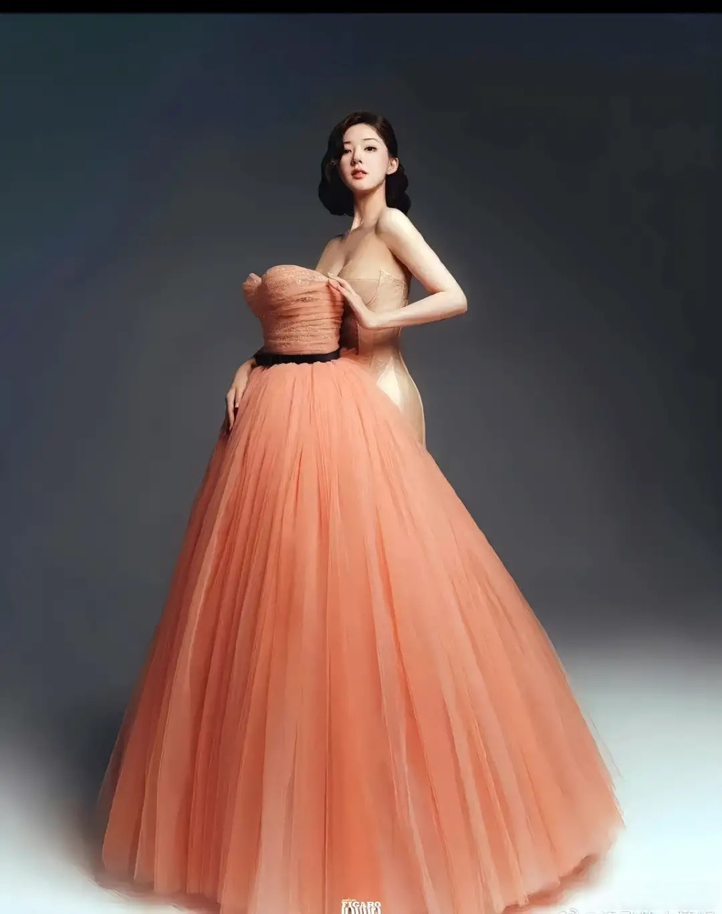 赵露思这件高定为啥不穿在身上啊?