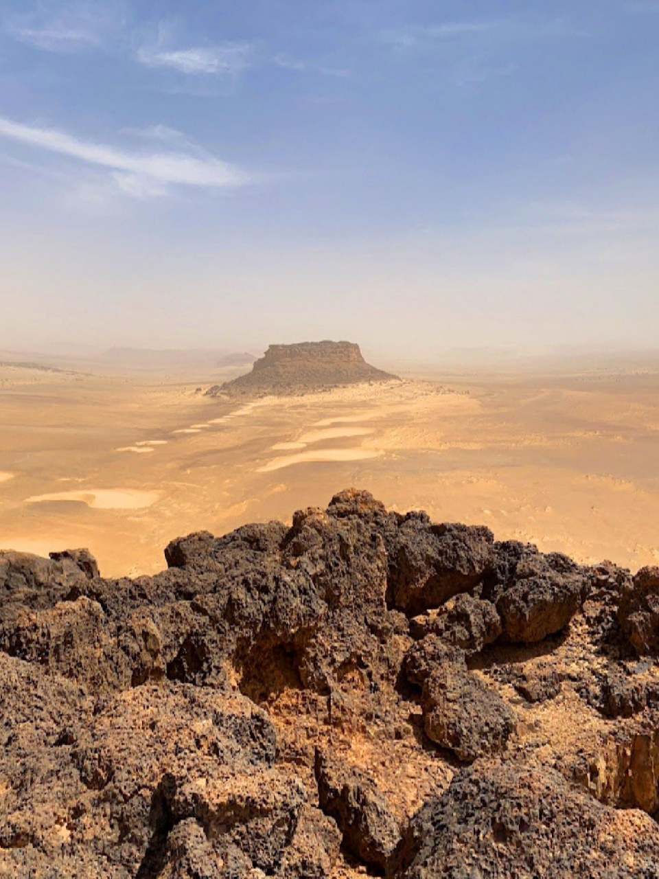 毛里塔尼亚境内的撒哈拉沙漠风光 毛里塔尼亚位于非洲西北部,地处北纬