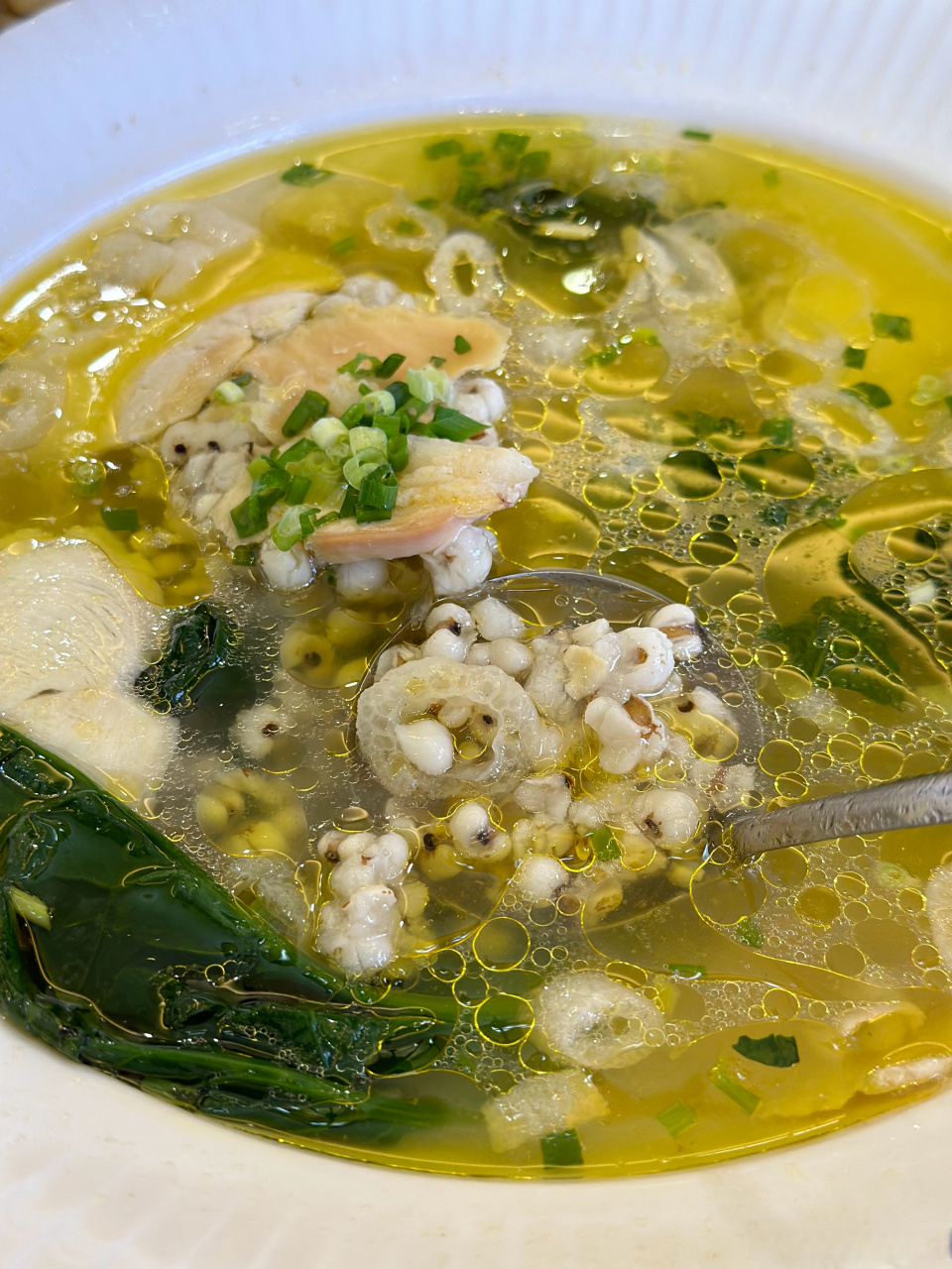 贵州很值得#   在织金,每逢红,白大事的宴席上都少不了"水八碗",首铑