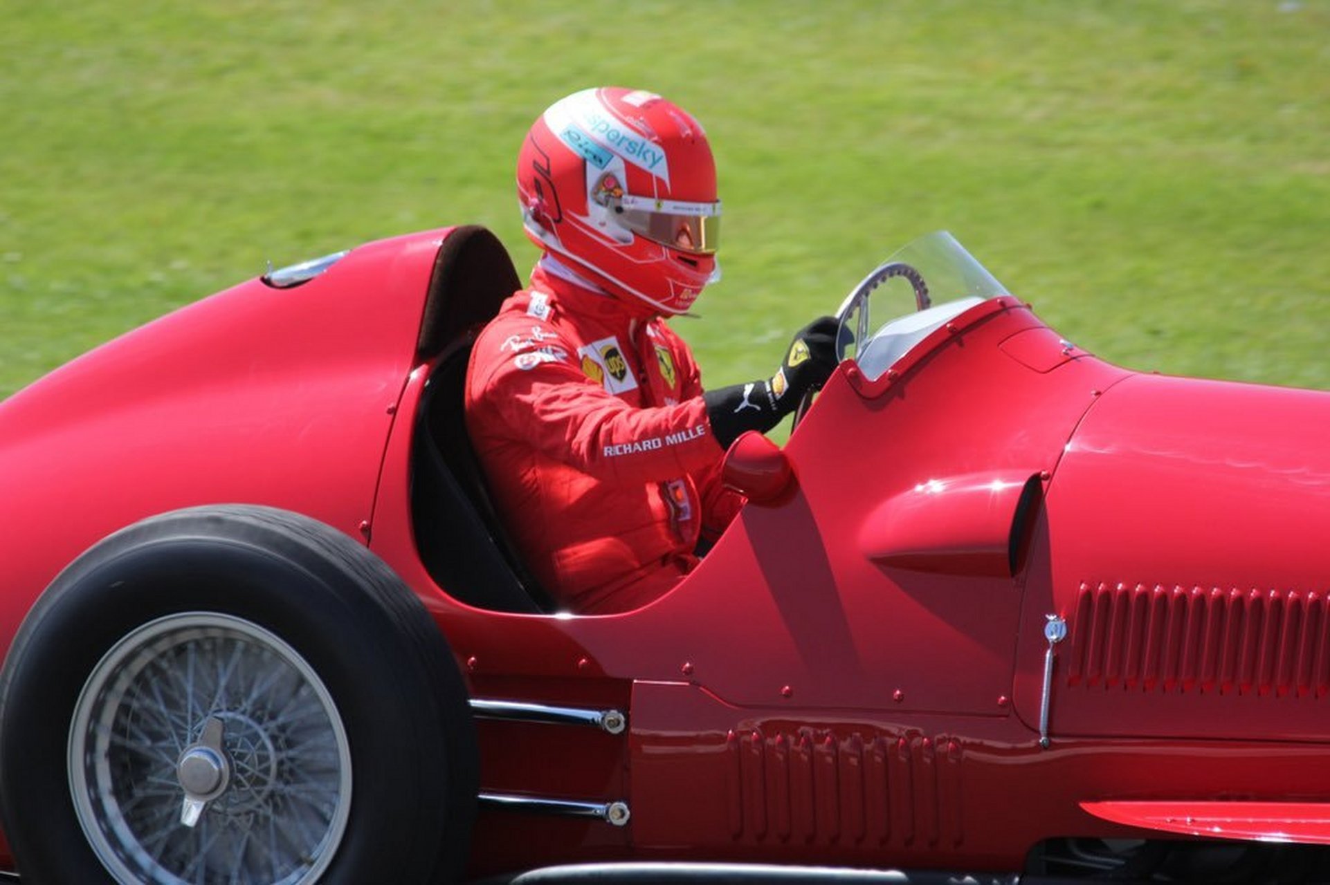 f1# 勒克莱尔驾驶法拉利375f1赛车巡游