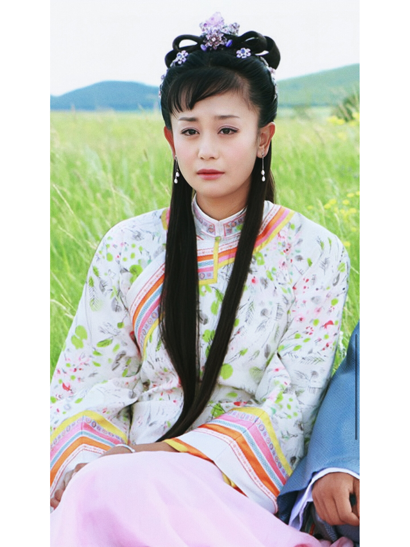 —夏紫薇宫外的造型端庄大方