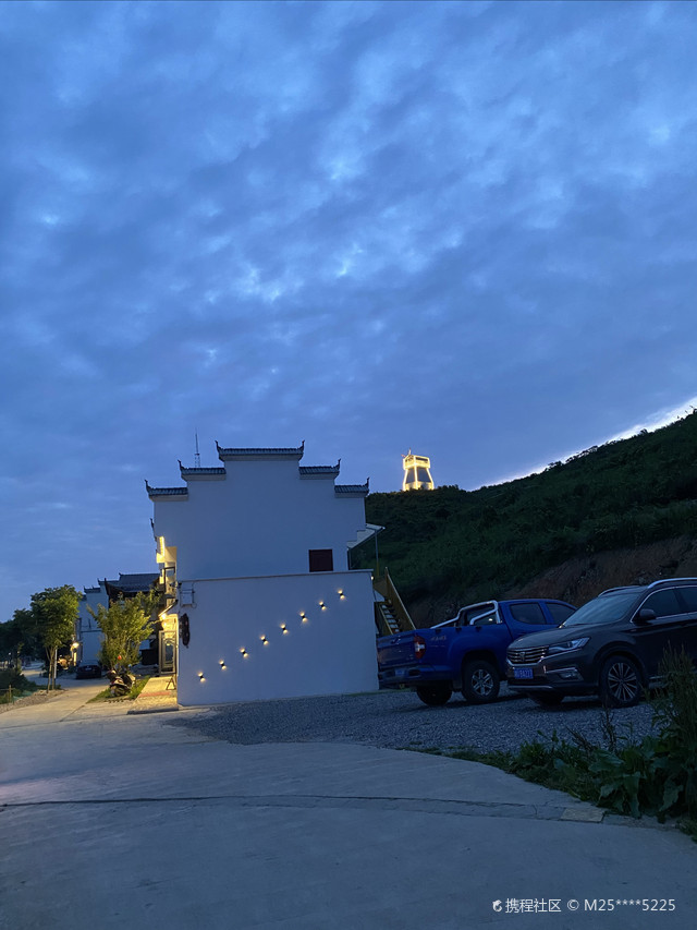 龙山酒店推荐|八面山云端渡民宿体验