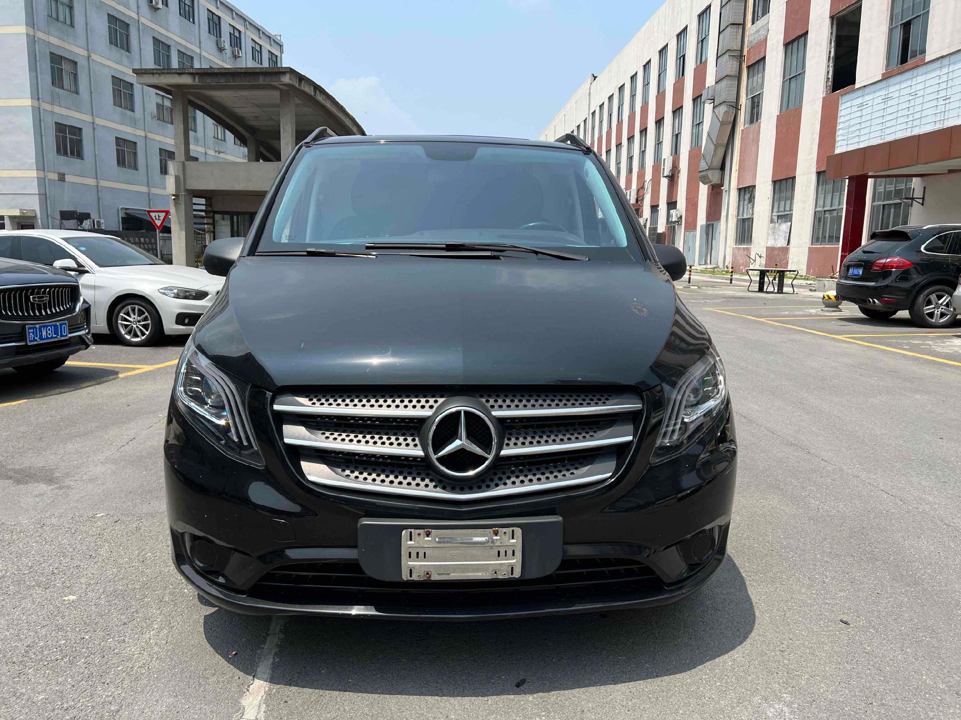 奔驰 metris 2016款 2.0t 汽油 (美规) 19年3月上牌 7w公里 指导价76.