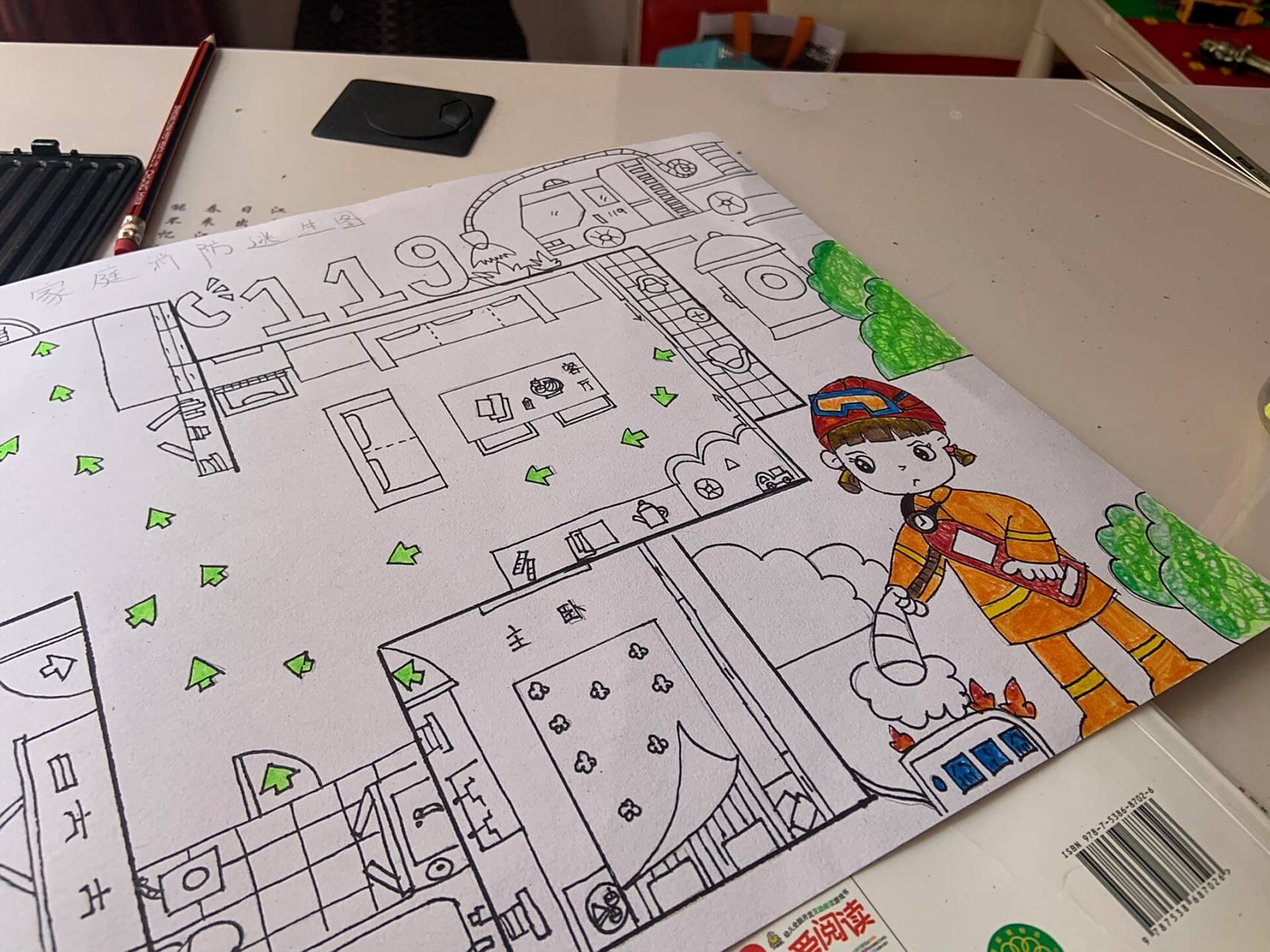 幼儿园消防逃生图