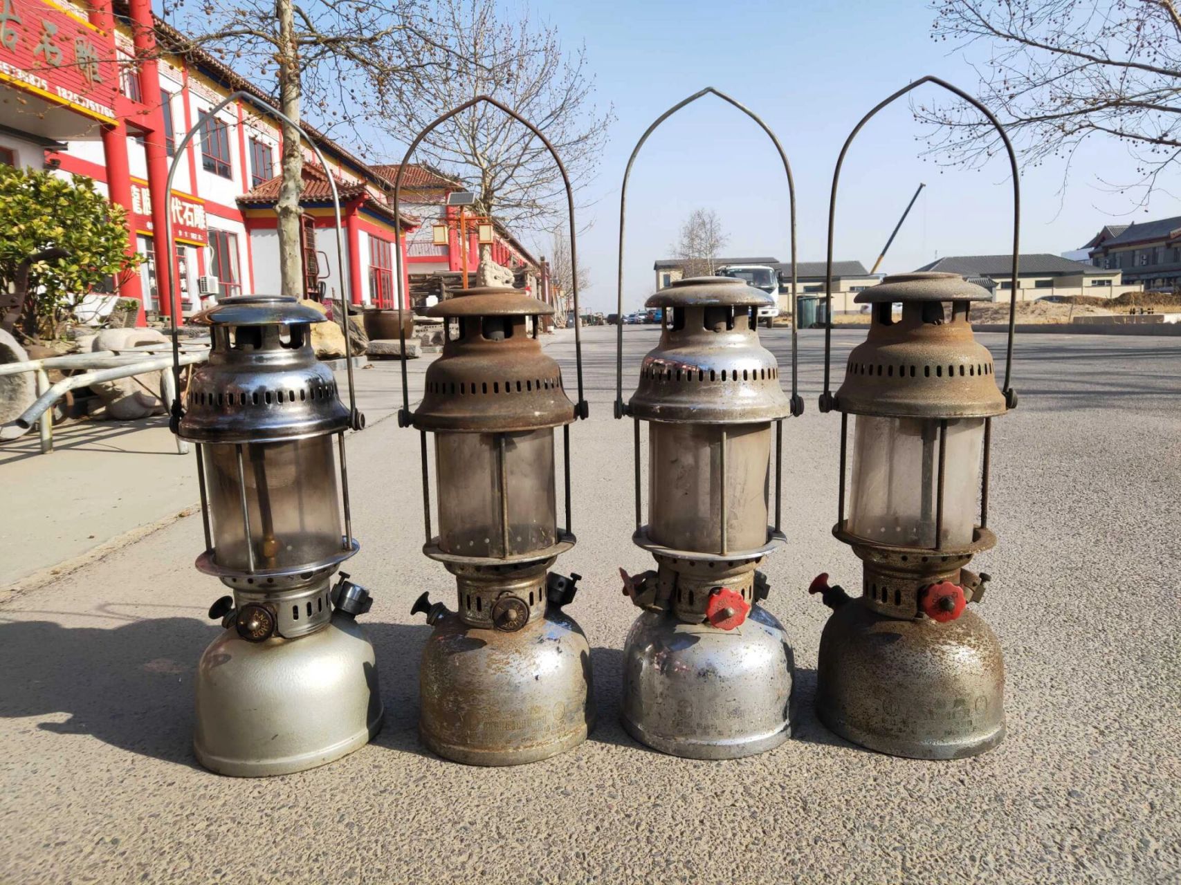 民国老汽灯4个,保存完好,皮壳老道,年代感 民国老汽灯4个,保存完好