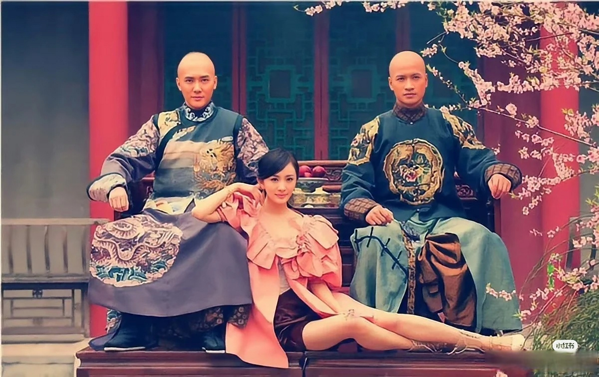 11年爆火的宫杨幂冯绍峰何晟铭拍的杂志放到现在也是相当炸裂的存在吧