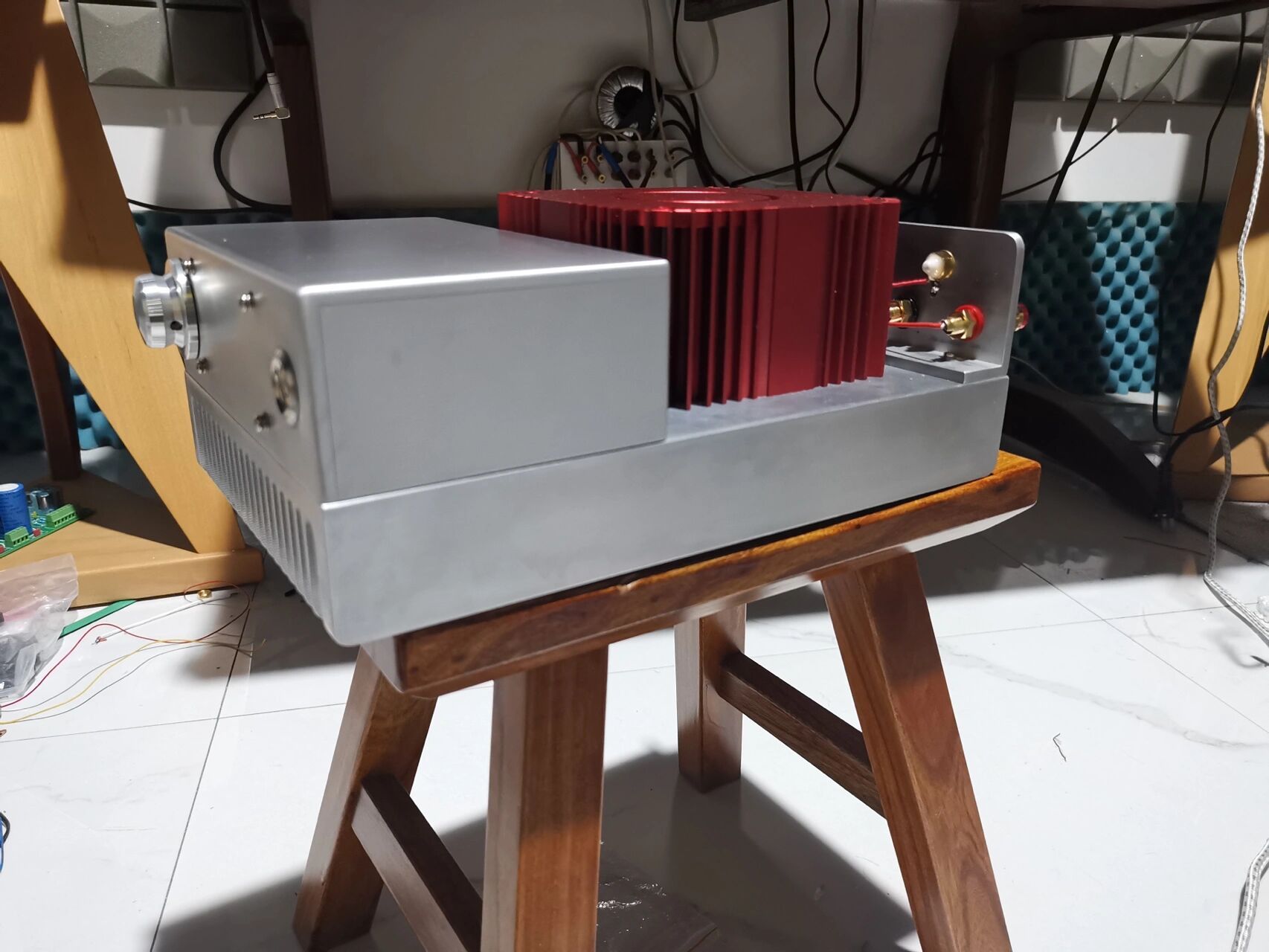 之前曾听说过此电路的大名,正好手上有一个300瓦的进口变压器是双26伏