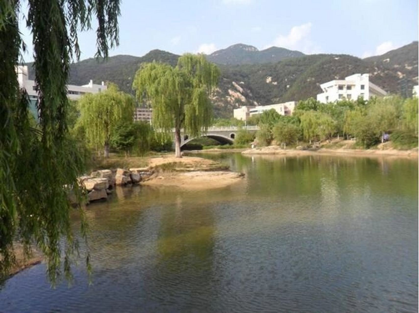 泰山学院(taishan university),位于山东省泰安市,是经教育部批准设立
