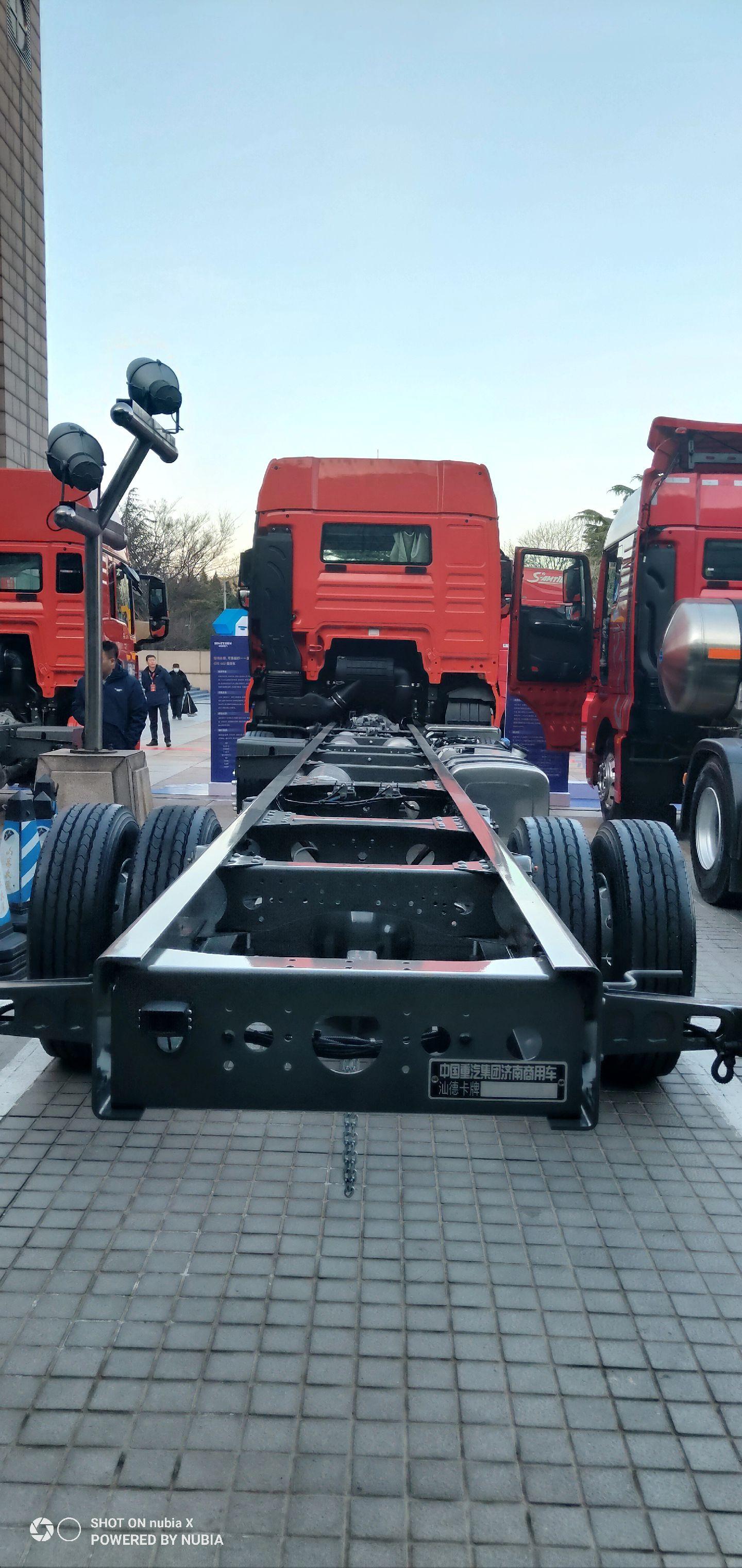 汕德卡g7s前四后四9.6米底盘,可做高栏,厢车,飞翼,冷藏