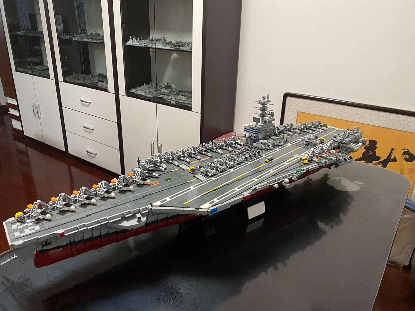 【乐高moc】尼米兹号核动力航空母舰 比例:1/300 长度:110cm 零件数量