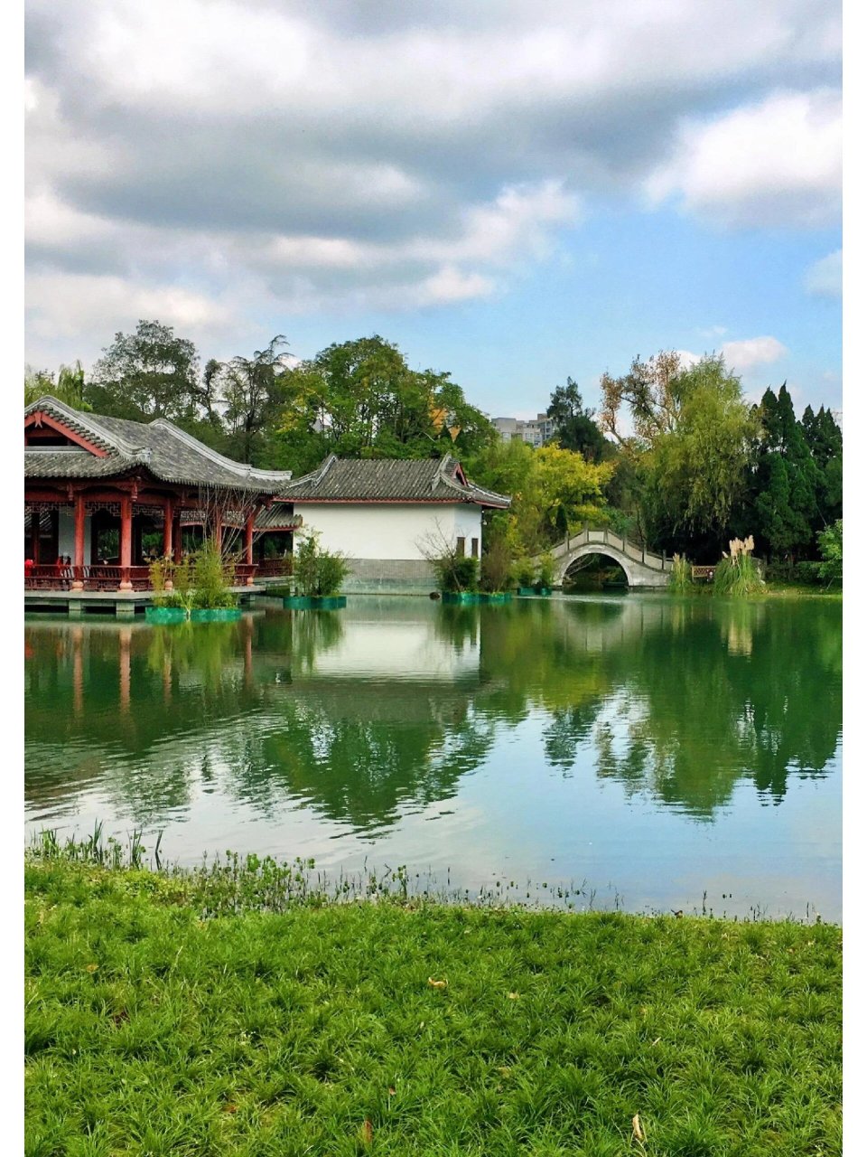 武侯祠,位于四川省成都市武侯区武侯祠大街231号,占地15万平方米,始建
