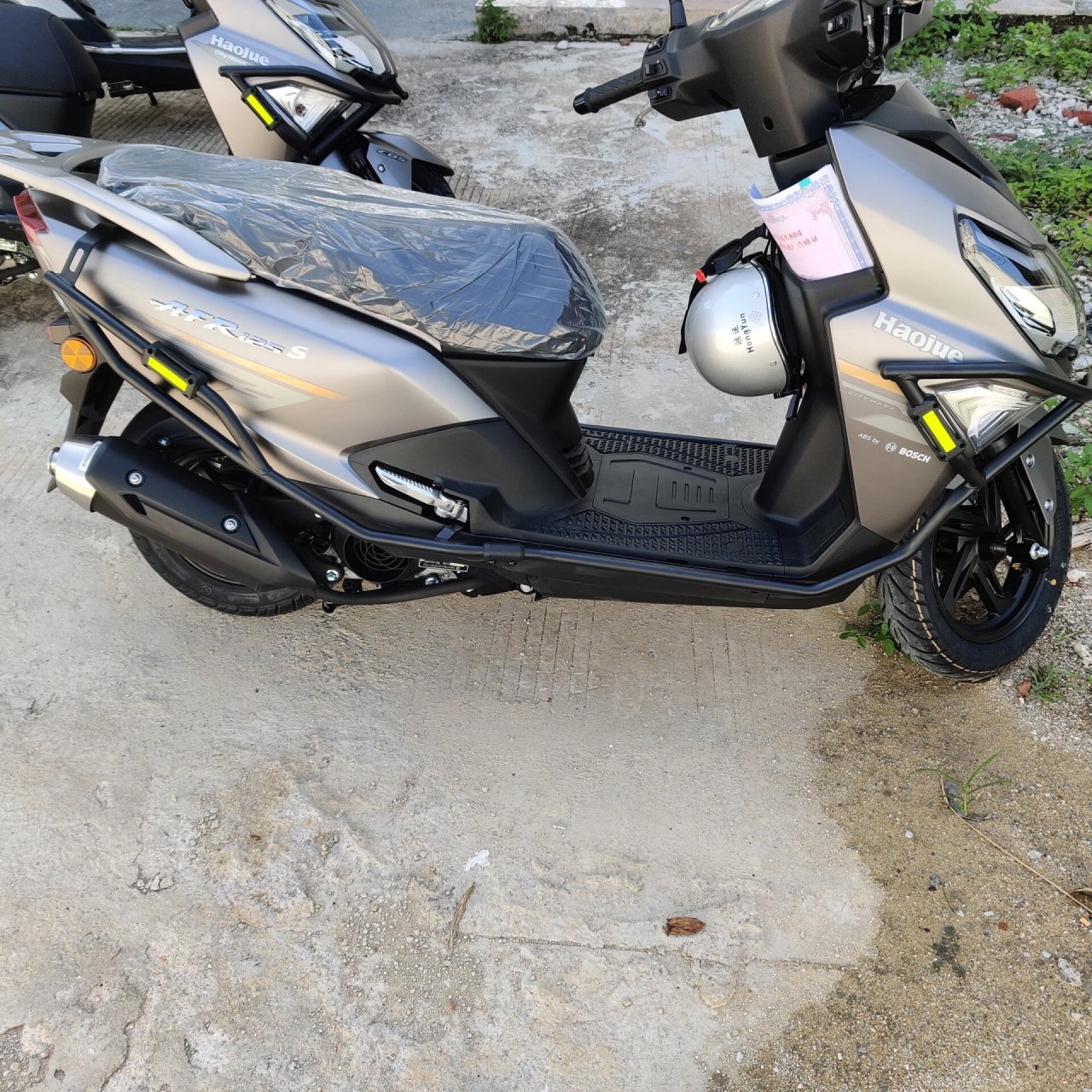 豪爵afr125abs 面对各款国产,进口通勤小踏板,纠结到后直接拿下国产之