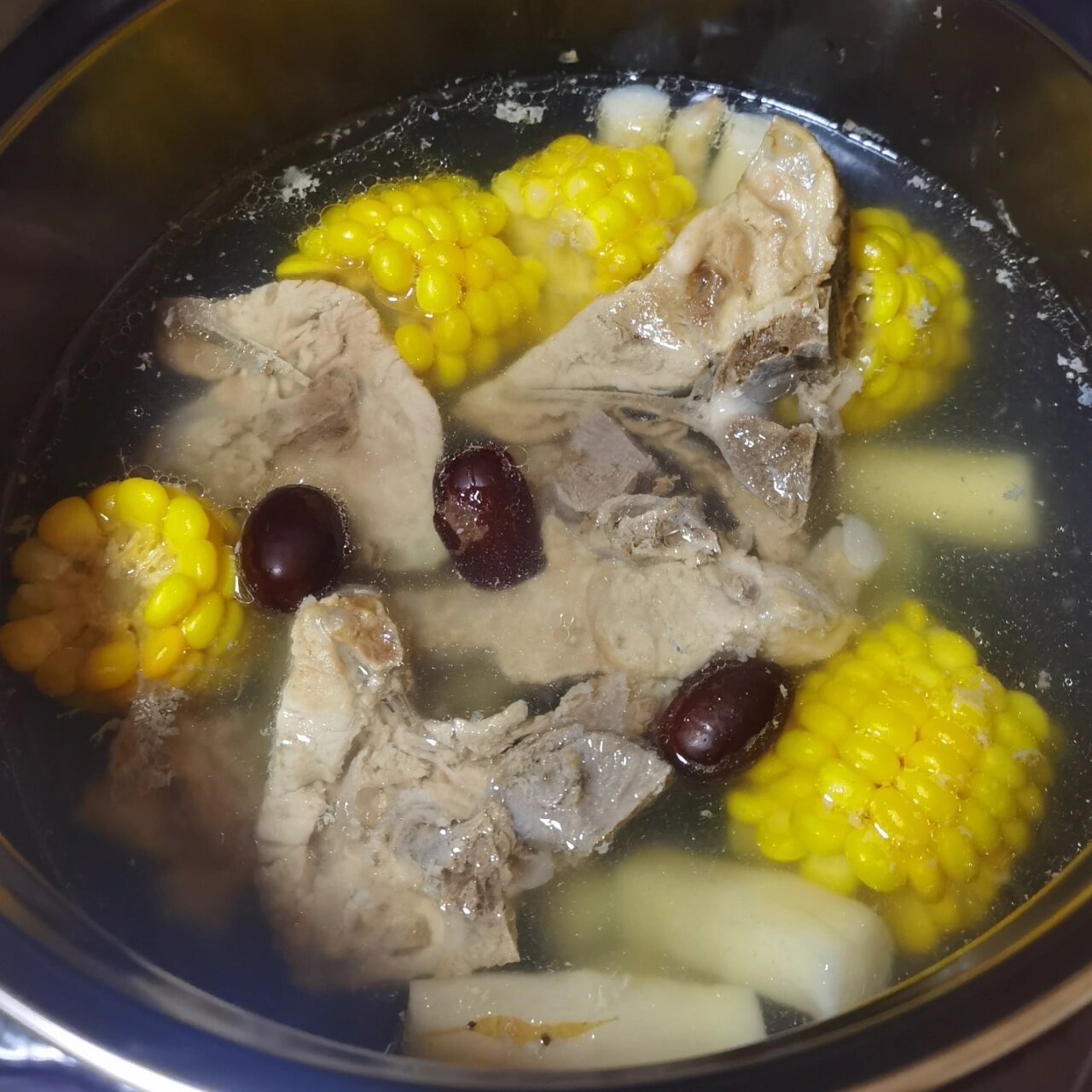 养脾胃的淮山玉米骨头汤 清清润润,淮山对脾胃很有好处,尤其女性,很多