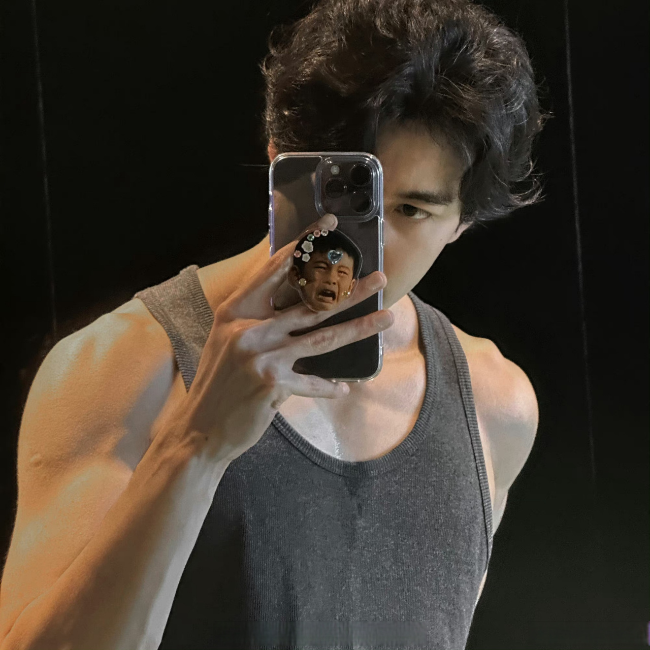 别说谎,第一眼看到的是手机壳还是陈星旭的肌肉[舔屏][舔屏]