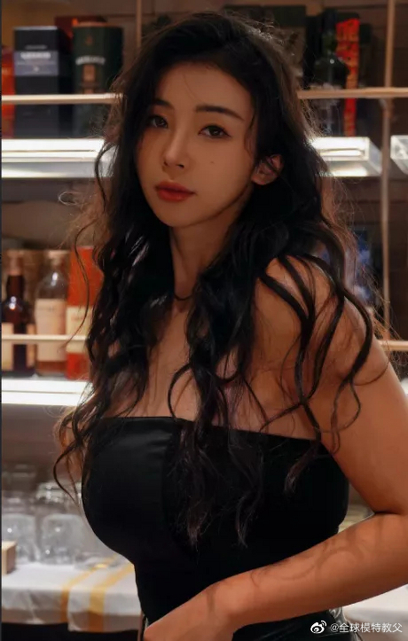 美女张曼源→天使面孔,魔鬼身材,风华绝代.