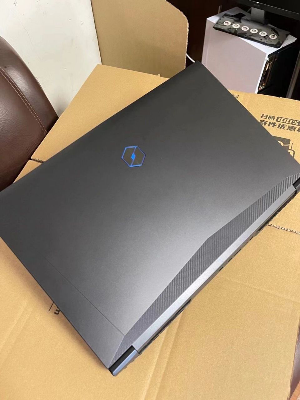 3寸超大屏幕 144hz 超窄边框显示器 r7-4800h 八核处理器 16g内存