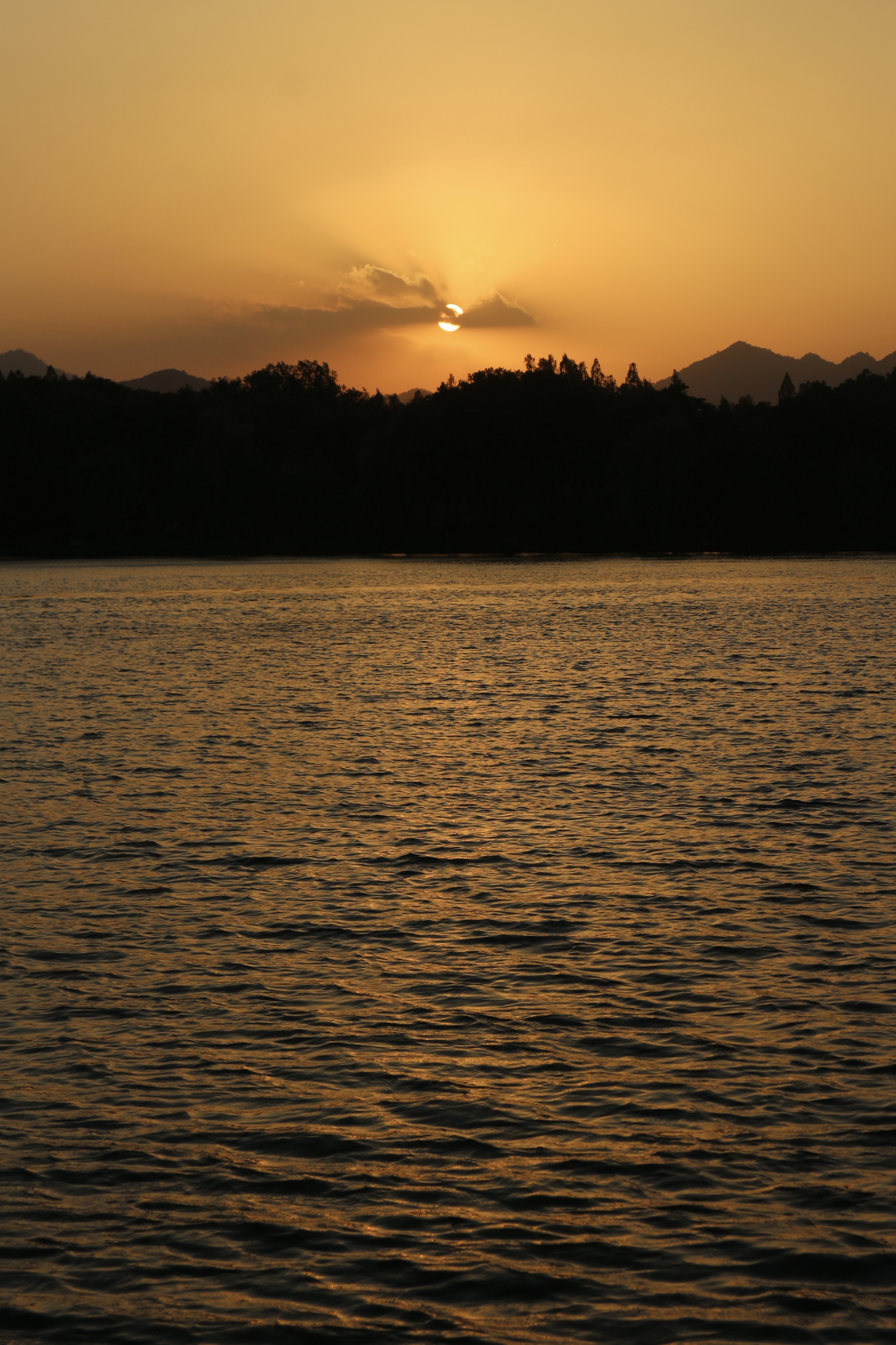 夕阳图片竖屏图片