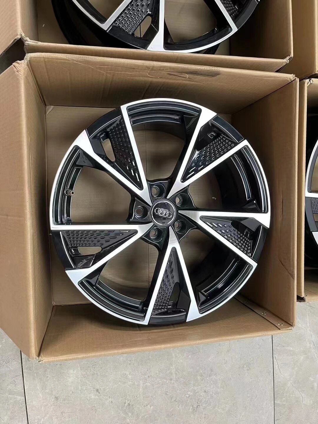 19寸奥迪龙鳞刀锋拆车轮毂