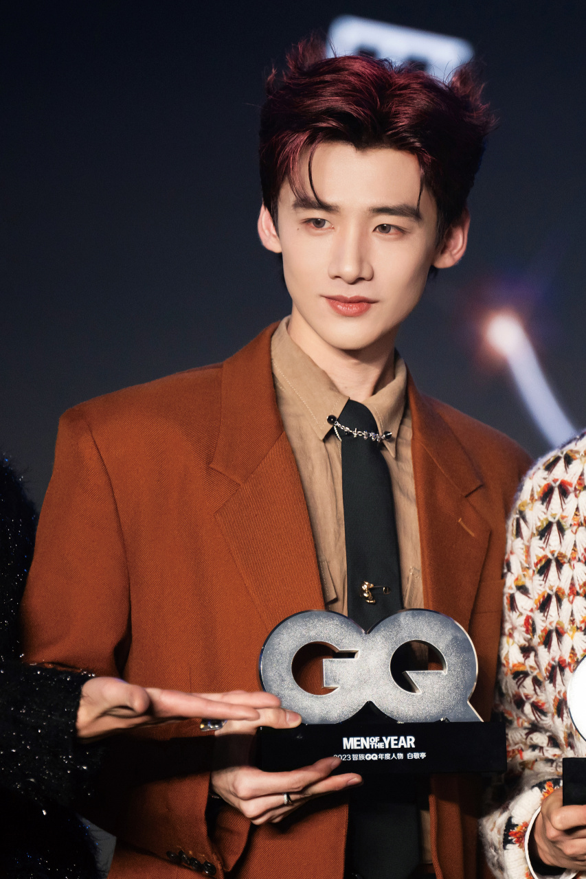 白敬亭超话  9289智族gq moty年度人物盛典   「@白敬亭 在gq盛典