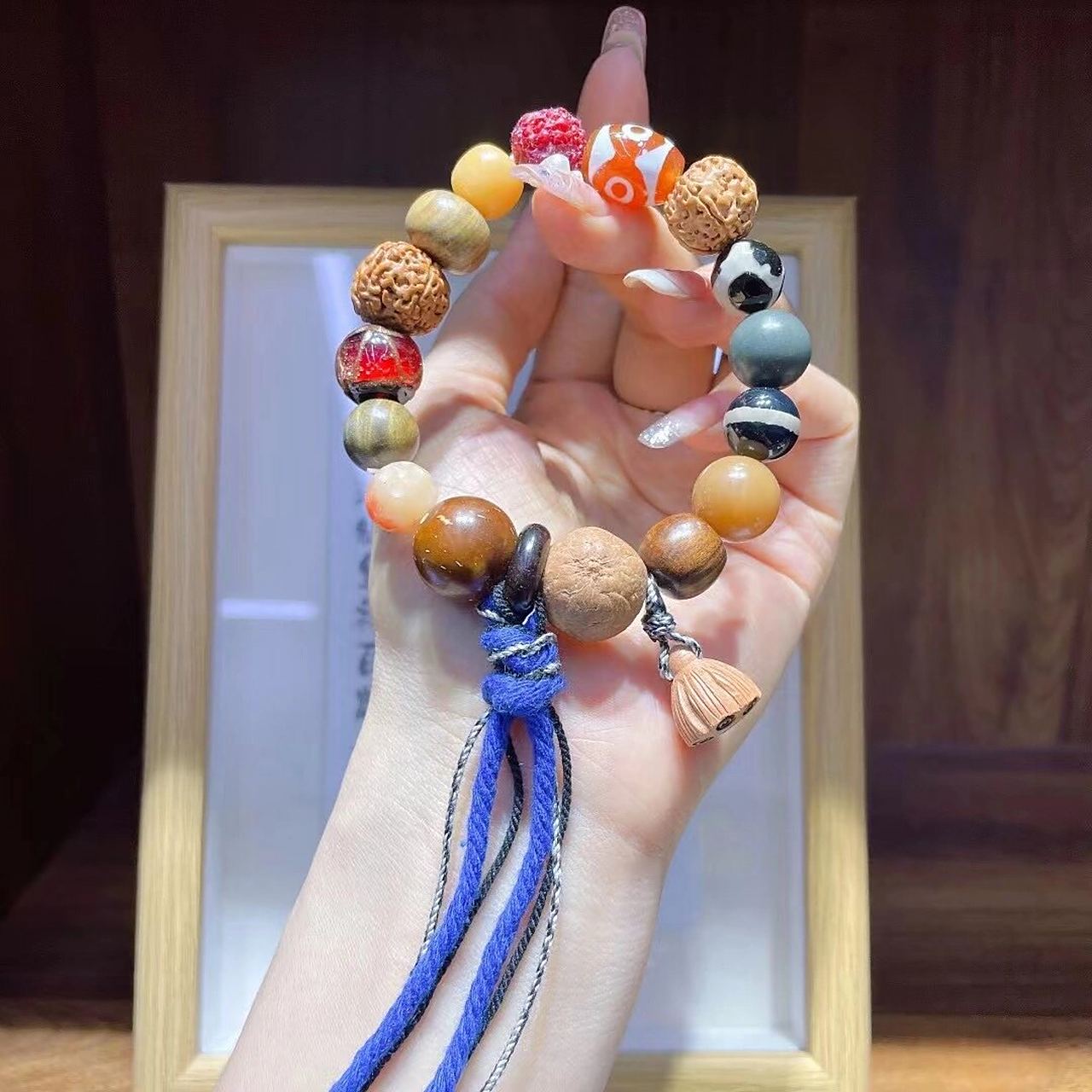 多宝手串 文玩多宝手串 搭配:桃木莲蓬,凤眼,花梨木,菩提根,玛瑙天珠