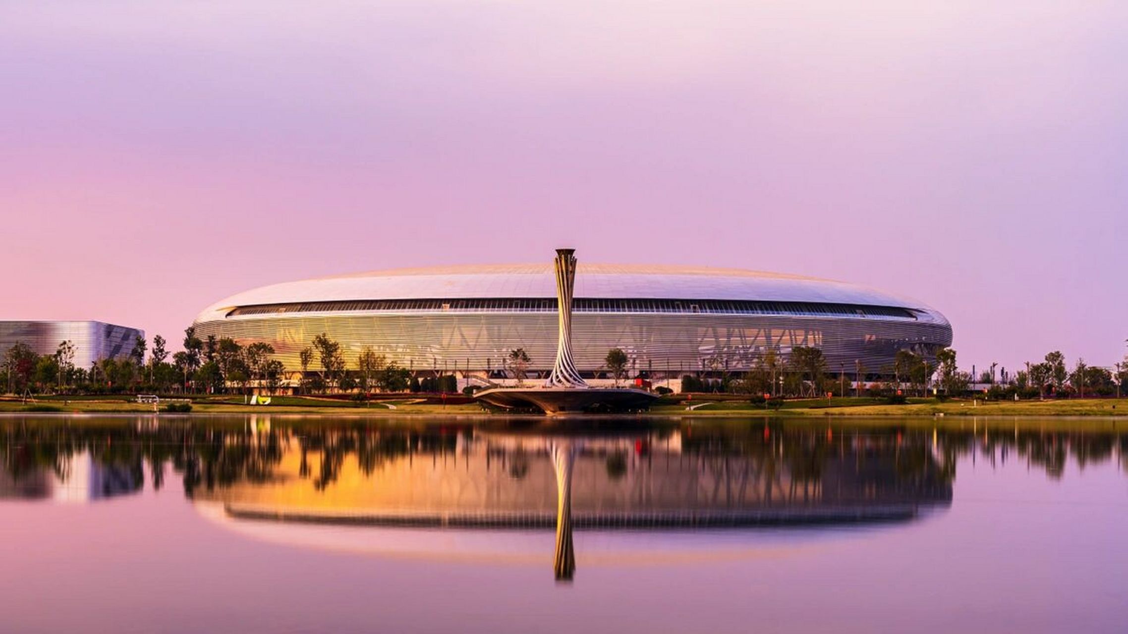大运会主场馆-东安湖 成都最美体育馆-成都大运会主体育场 它外形似"