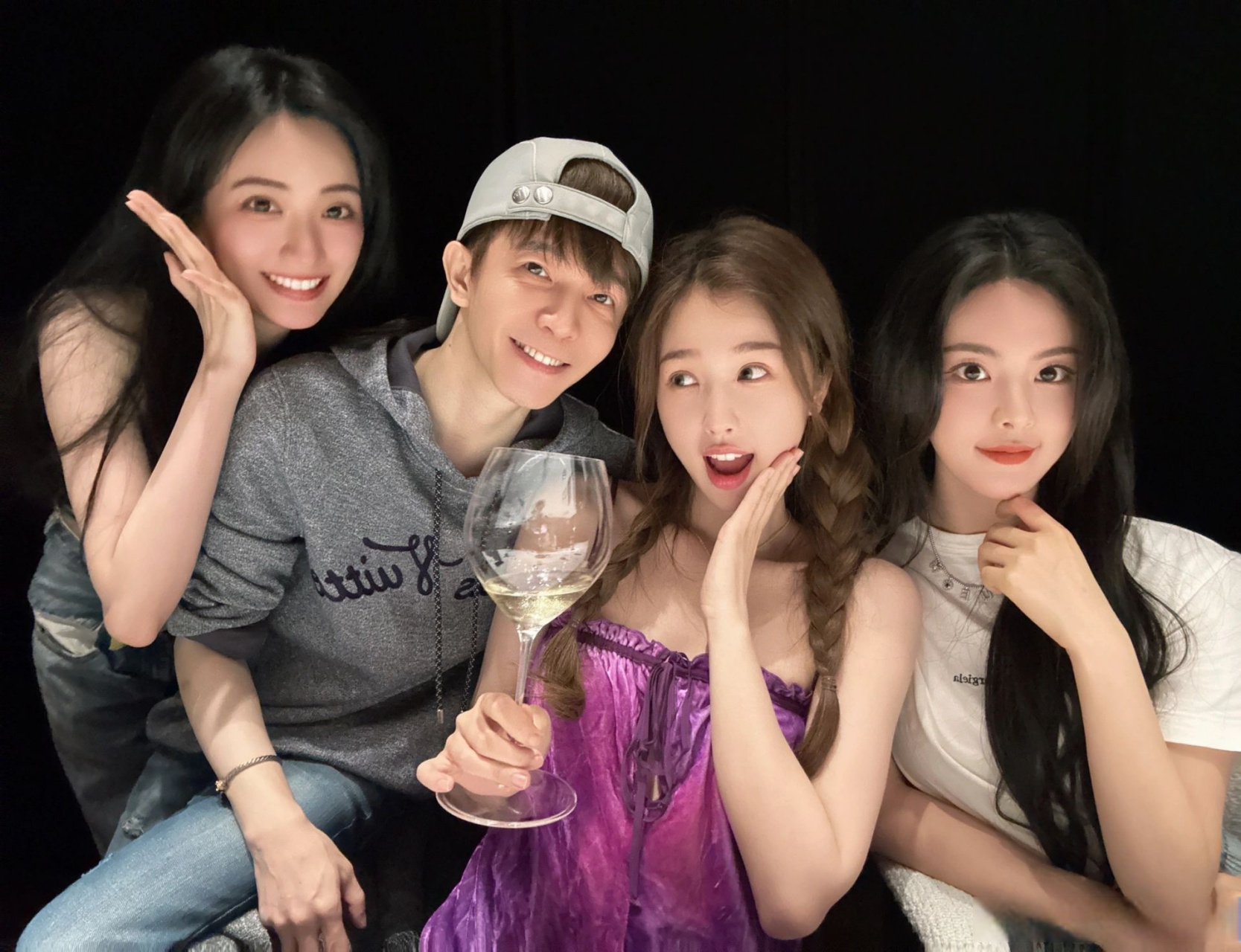 虞书欣晒与郭敬明杨超越合照#友谊长存呀